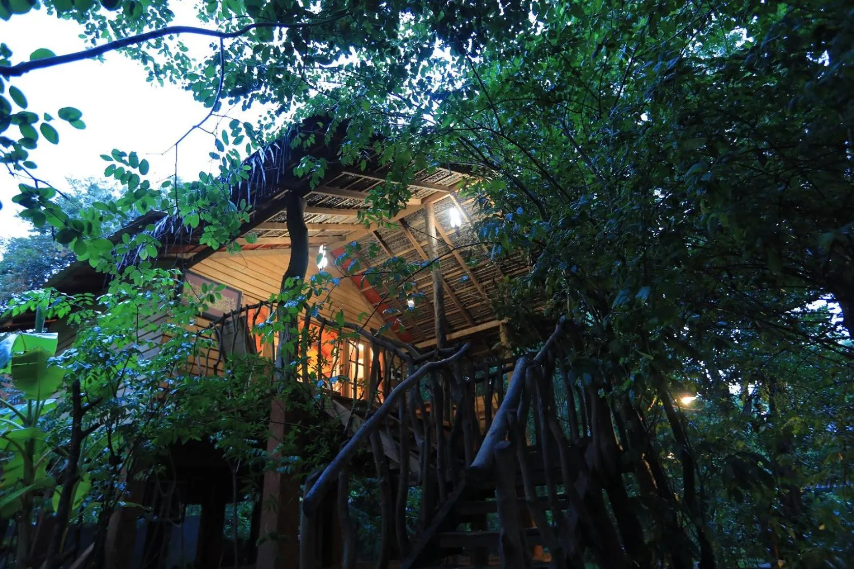 Habarana Tree house Mutu village