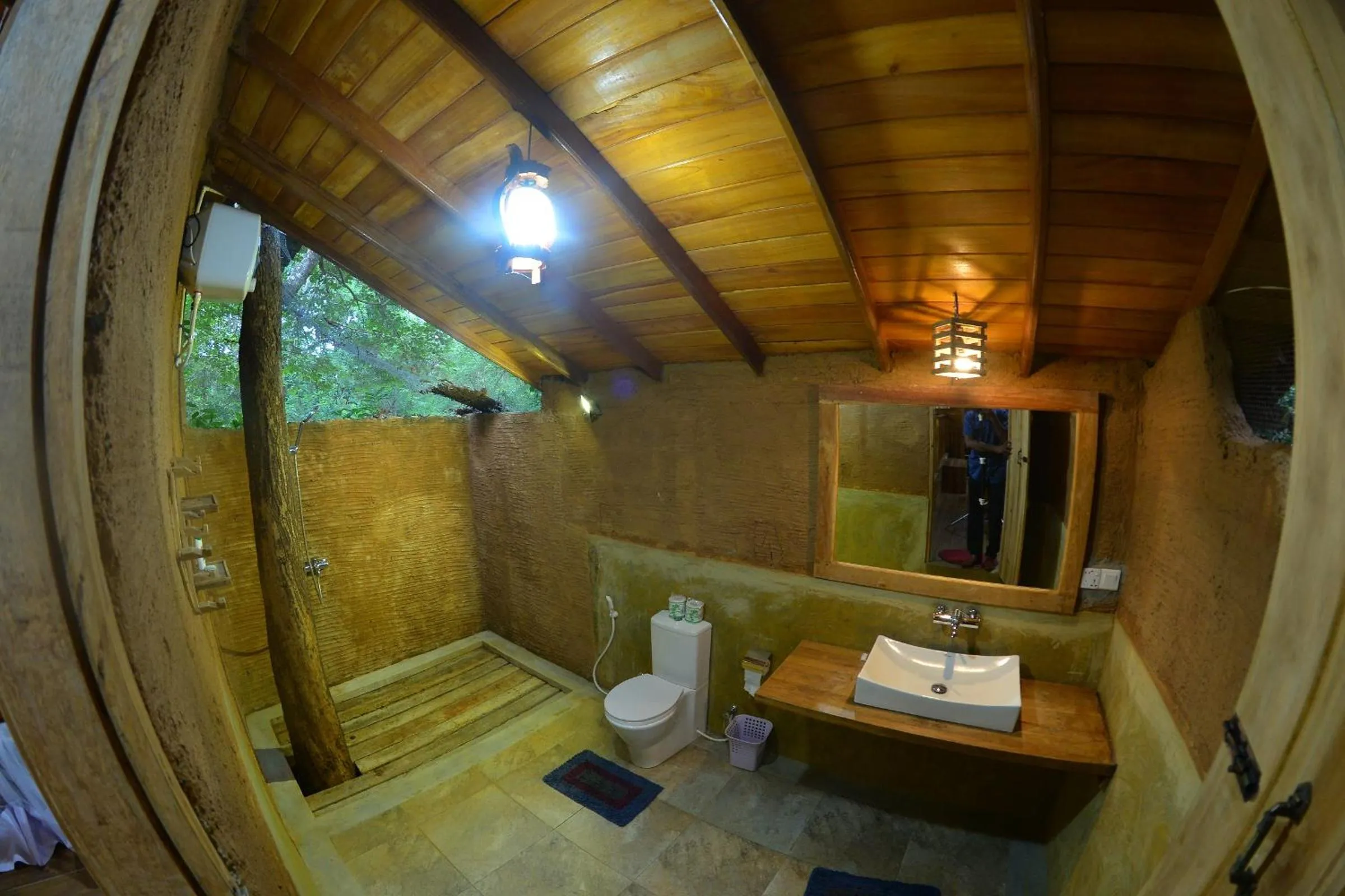 Bathroom in Habarana Tree house Mutu village