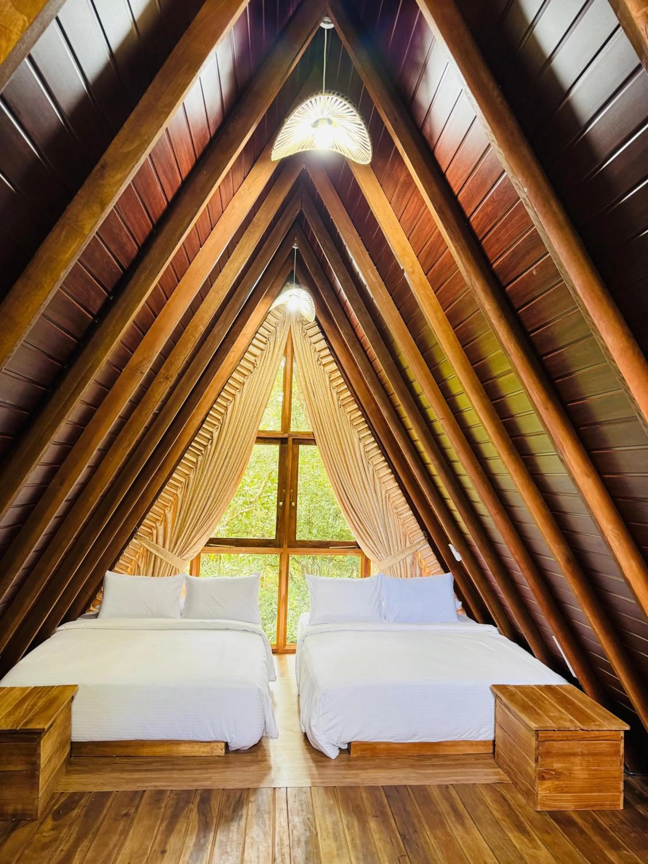 Bed in Habarana Tree house Mutu village