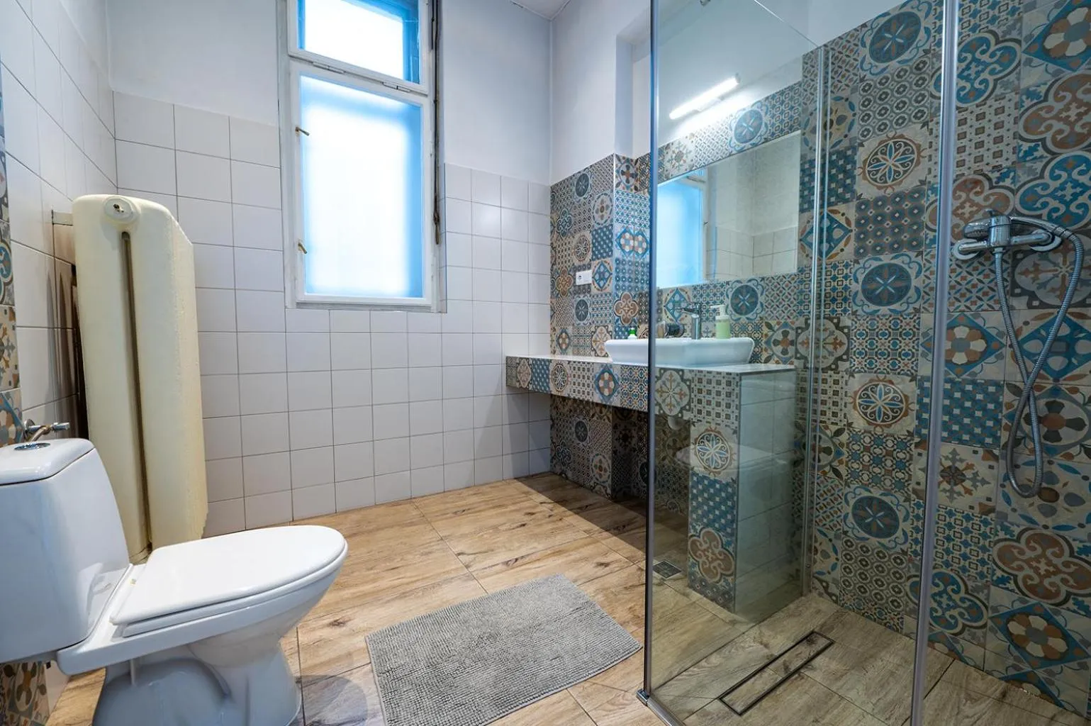 Toilet in Trzy Kafki Private Rooms