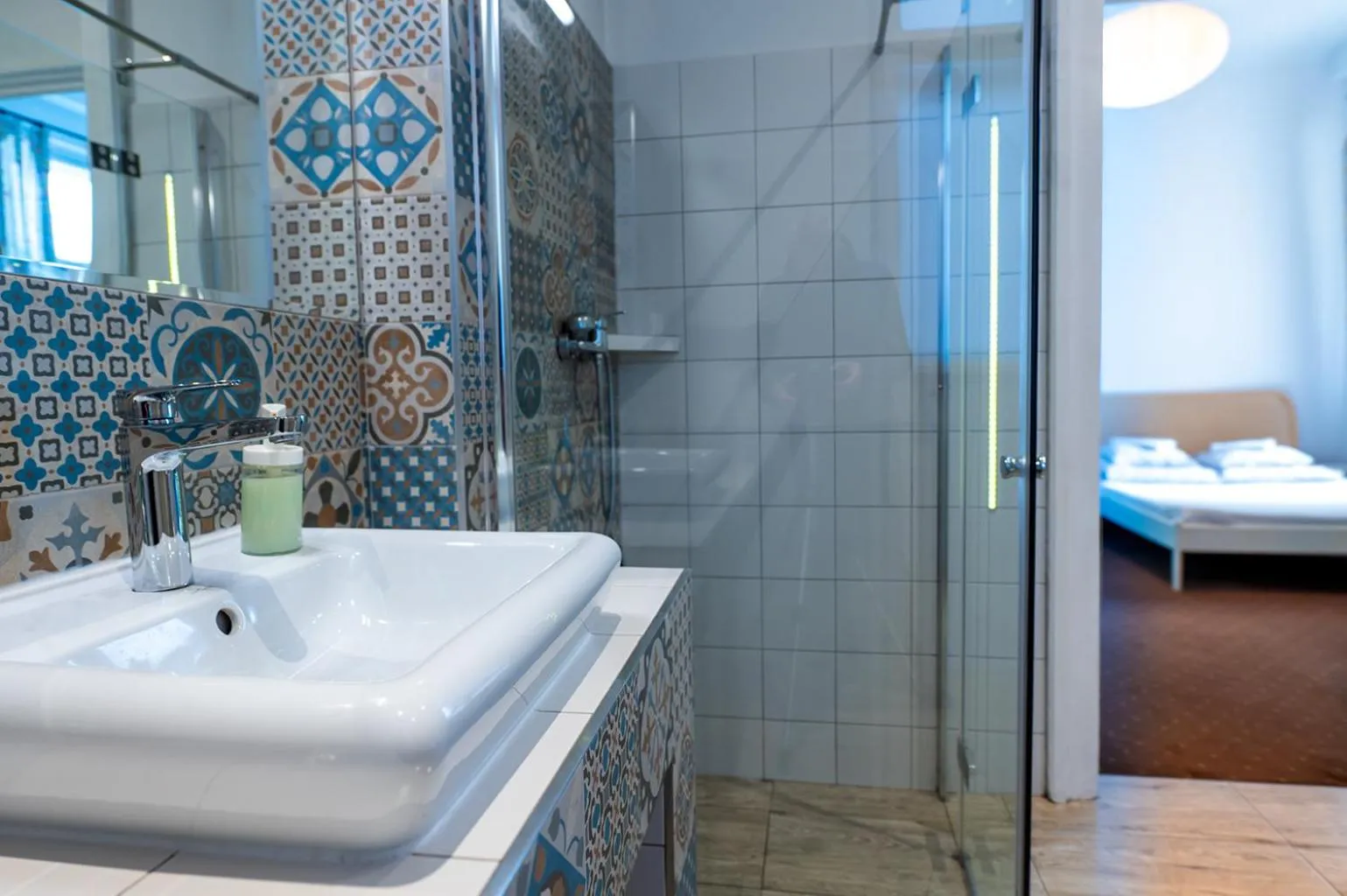 Bathroom, Bed in Trzy Kafki Private Rooms