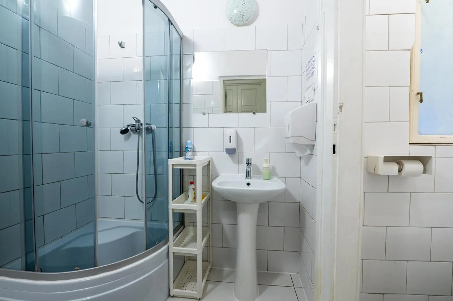 Bathroom in Trzy Kafki Private Rooms