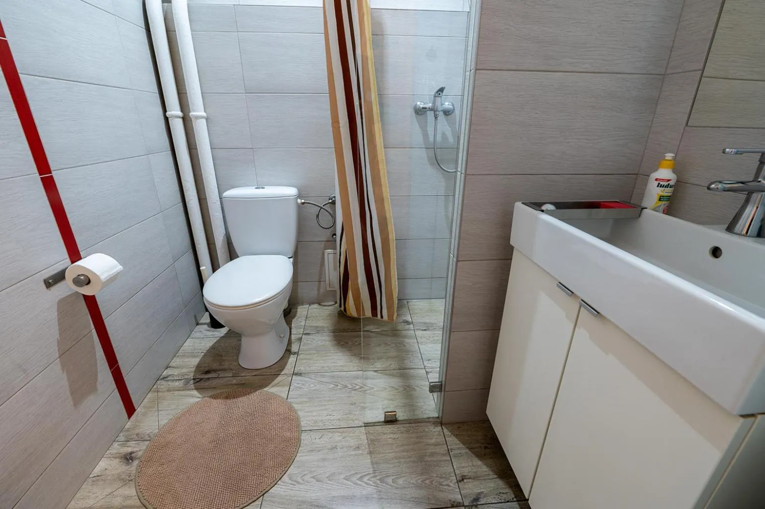 Bathroom in Trzy Kafki Private Rooms