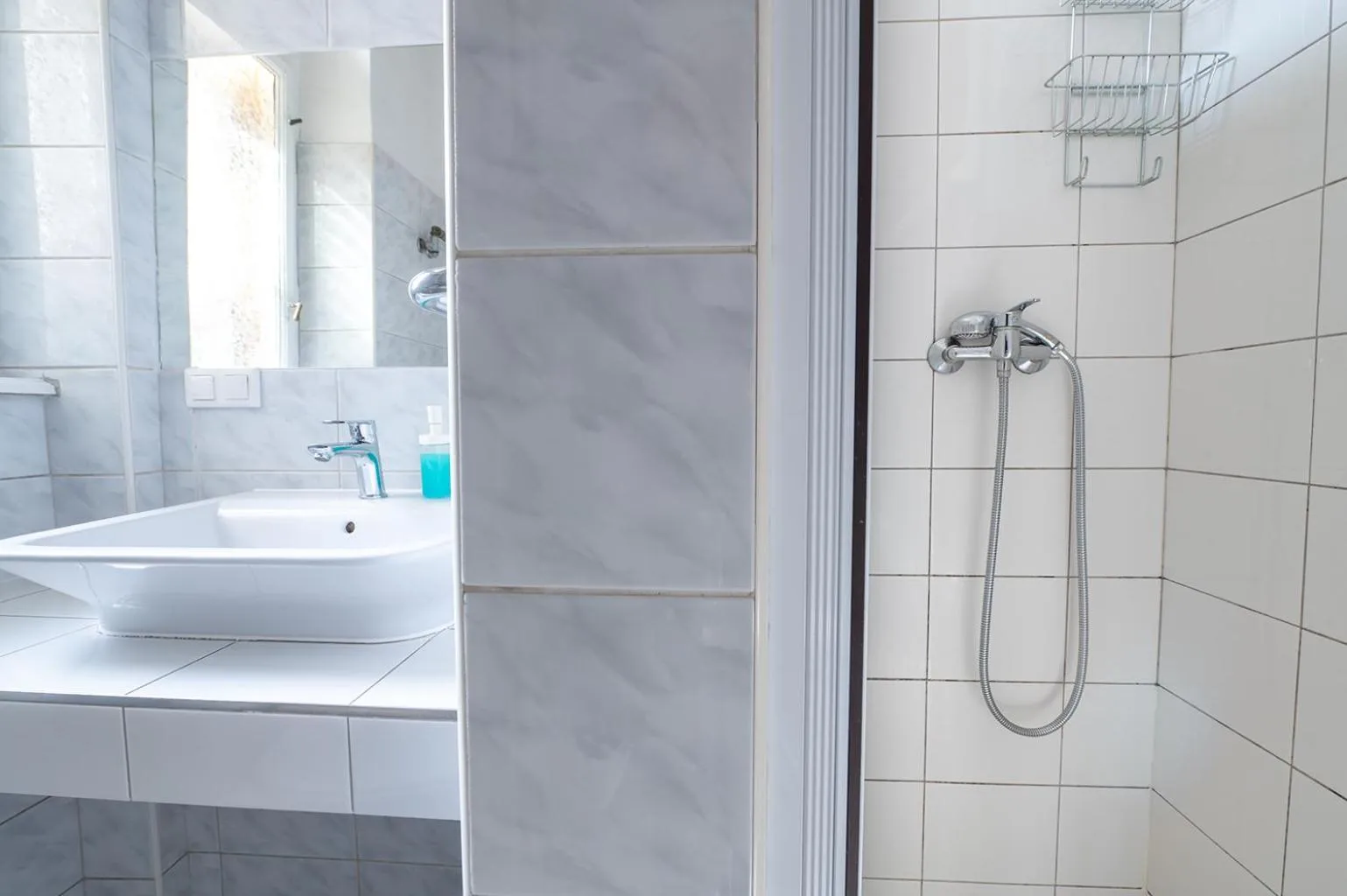 Shower in Trzy Kafki Private Rooms