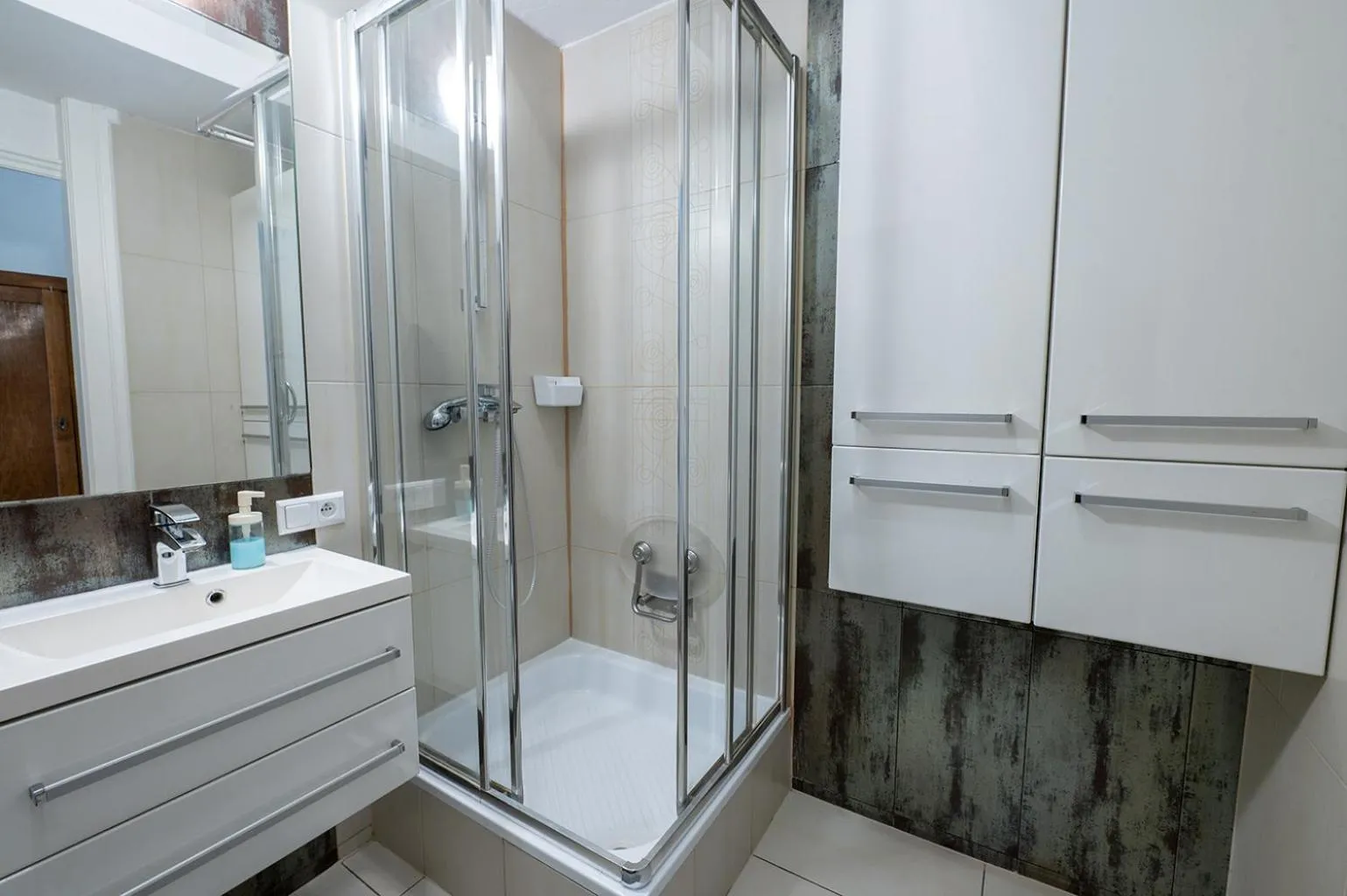 Bathroom in Trzy Kafki Private Rooms