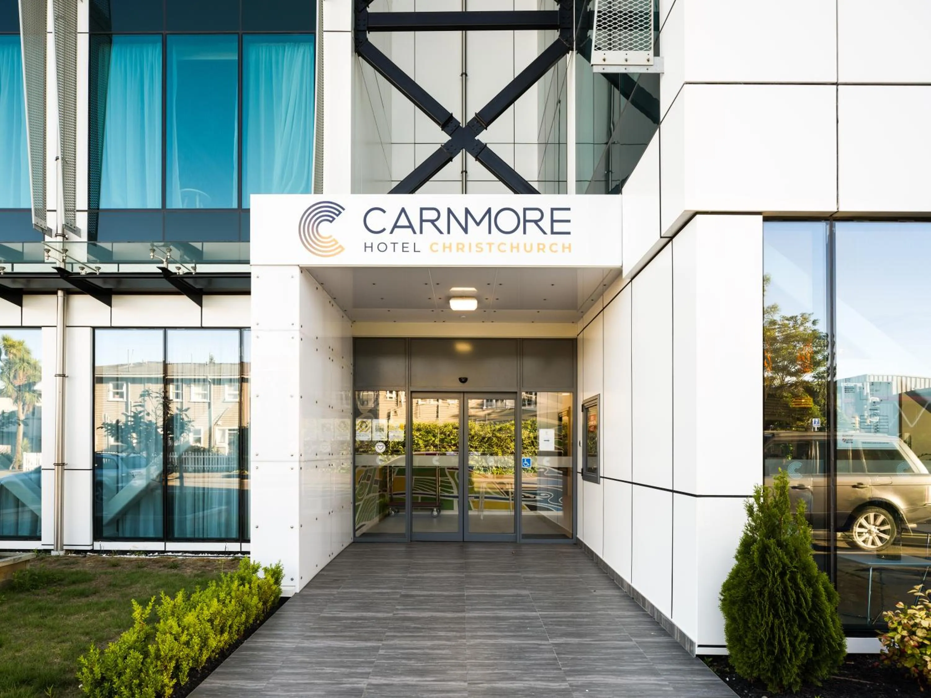 Facade/entrance in Carnmore Hotel Christchurch