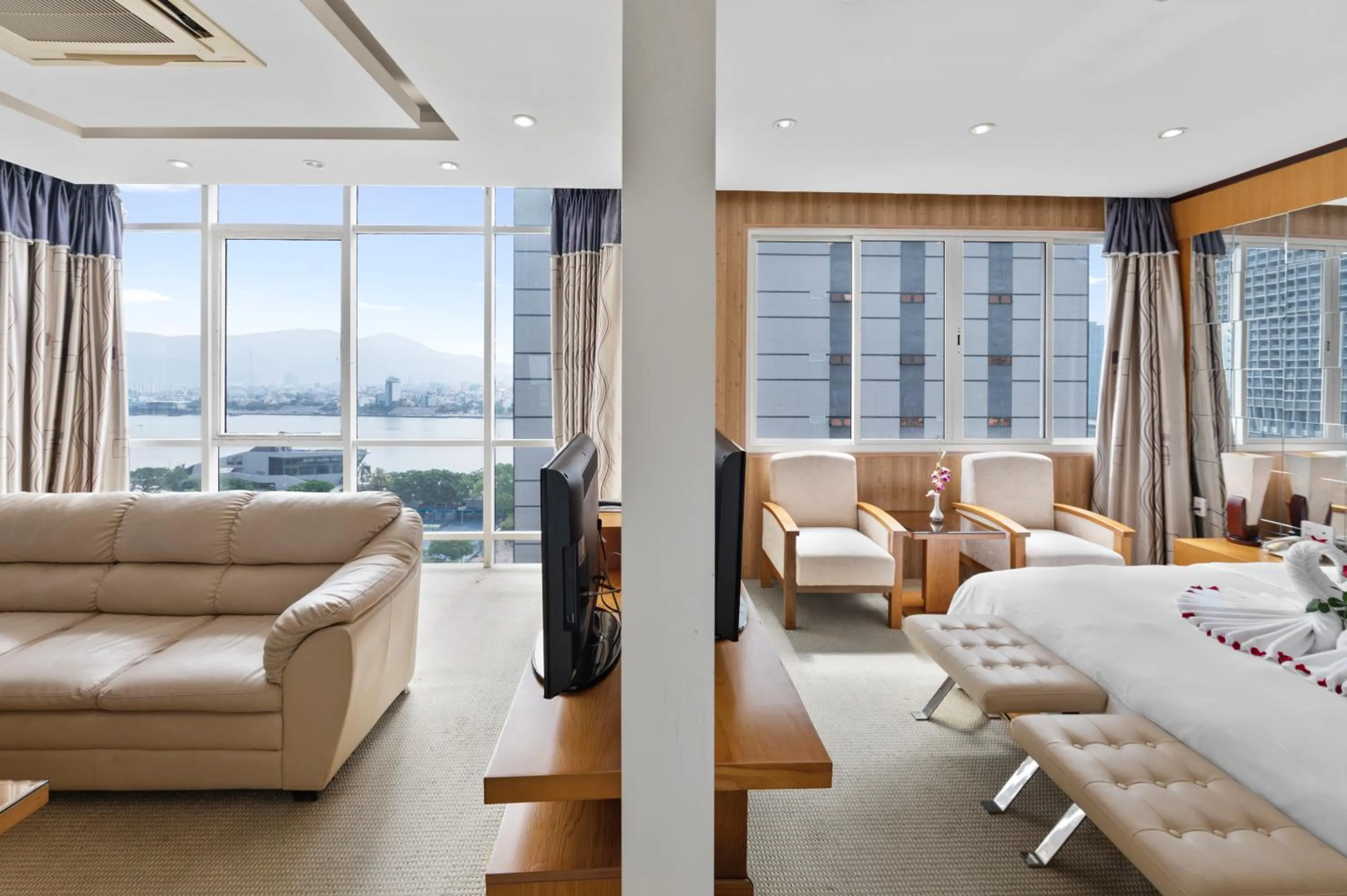 Photo of the whole room in Danang Petro Hotel