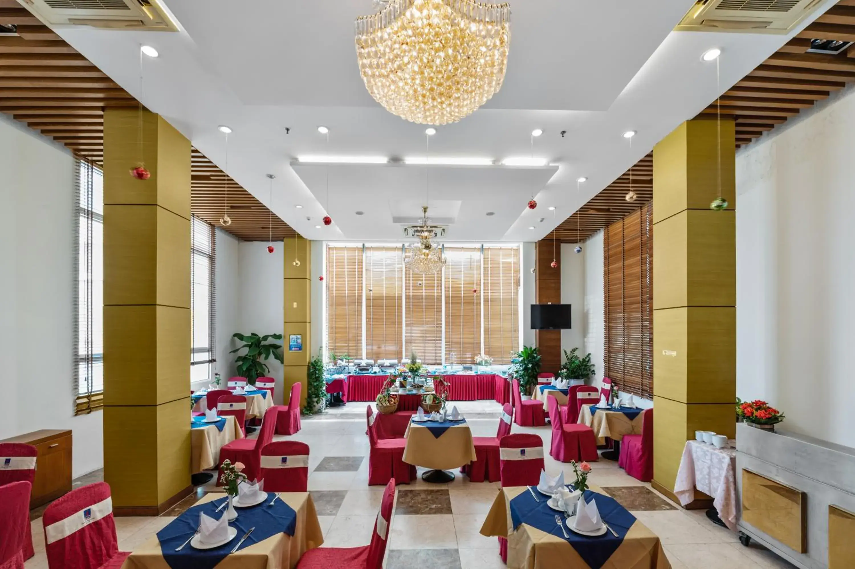 Restaurant/places to eat in Danang Petro Hotel Restaurant/places to eat in Danang Petro Hotel