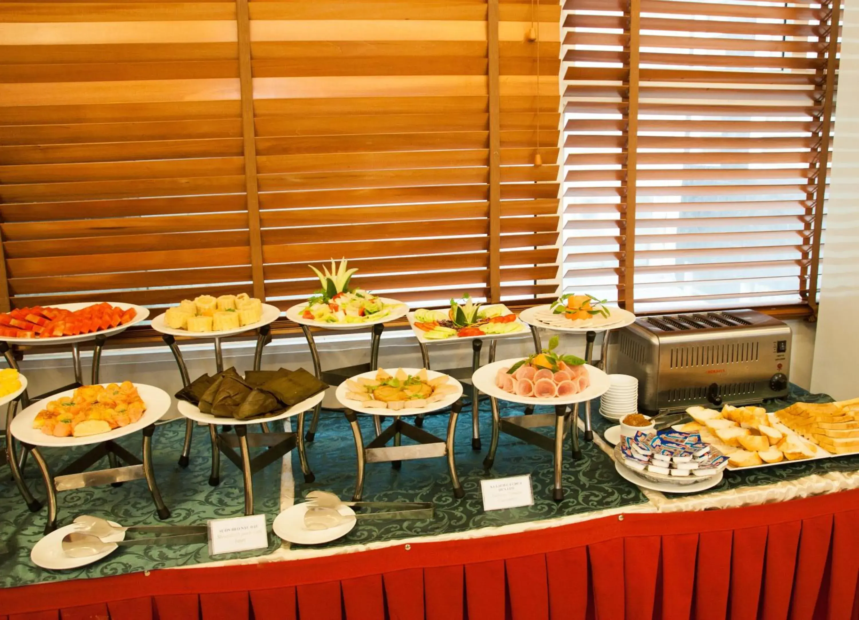 Restaurant/places to eat in Danang Petro Hotel Restaurant/places to eat in Danang Petro Hotel