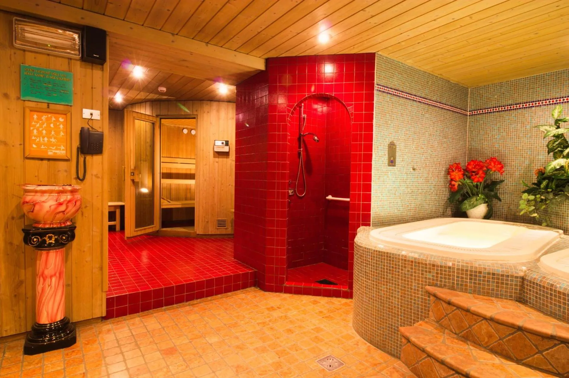 Hot Tub in Hotel Centrale