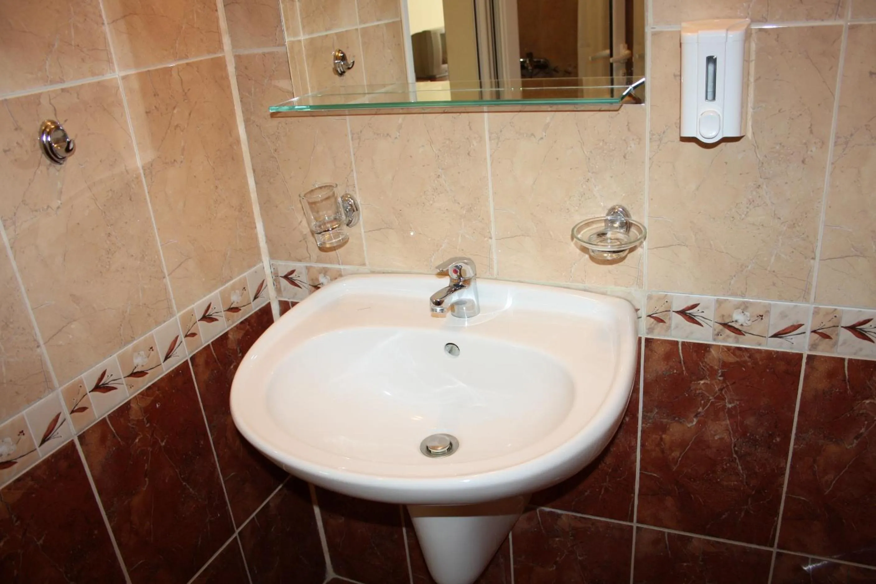 Bathroom in Iris Beach Hotel