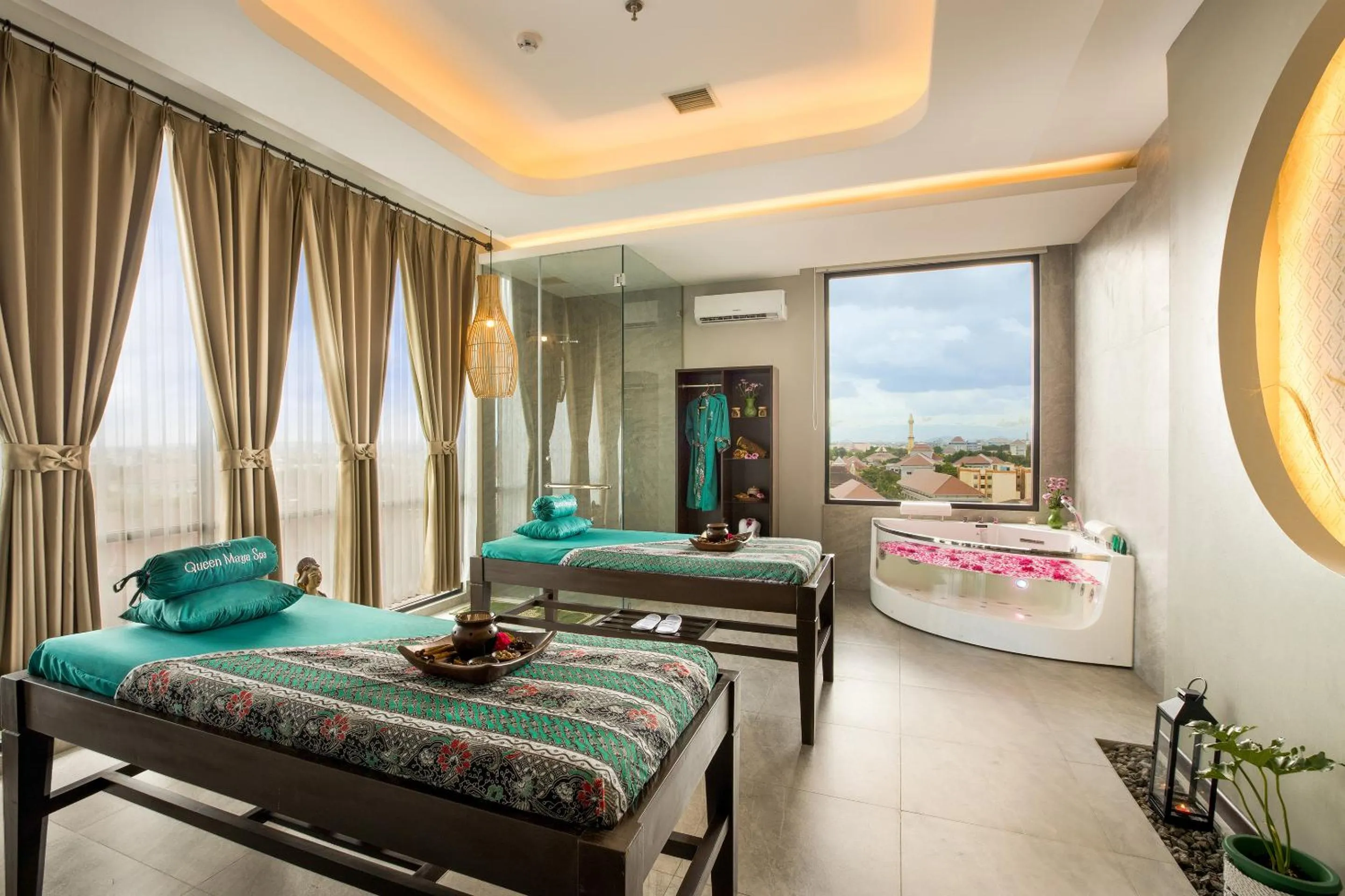 Massage, Bed in The Manohara Hotel Yogyakarta