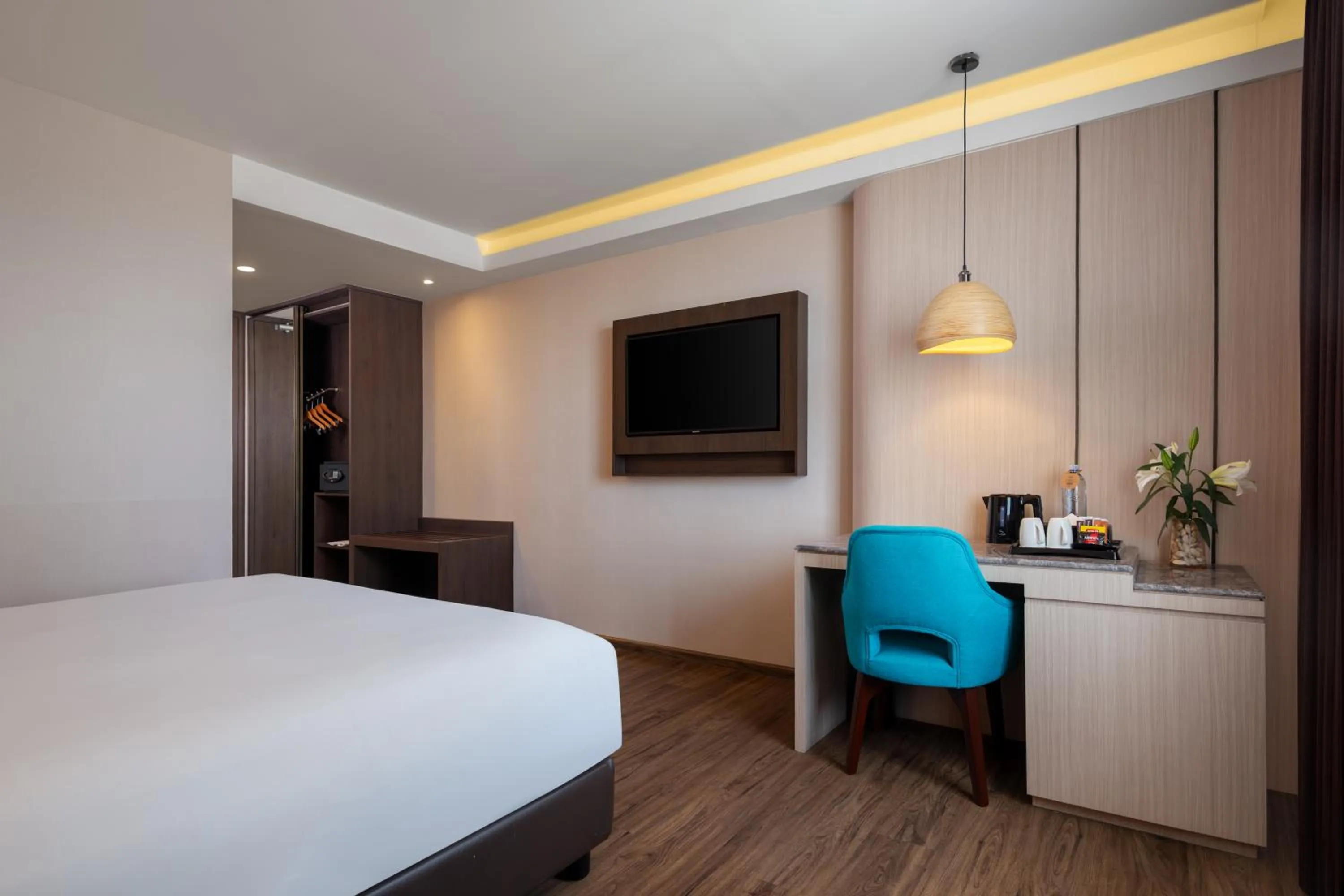 Bedroom, Bed in The Manohara Hotel Yogyakarta