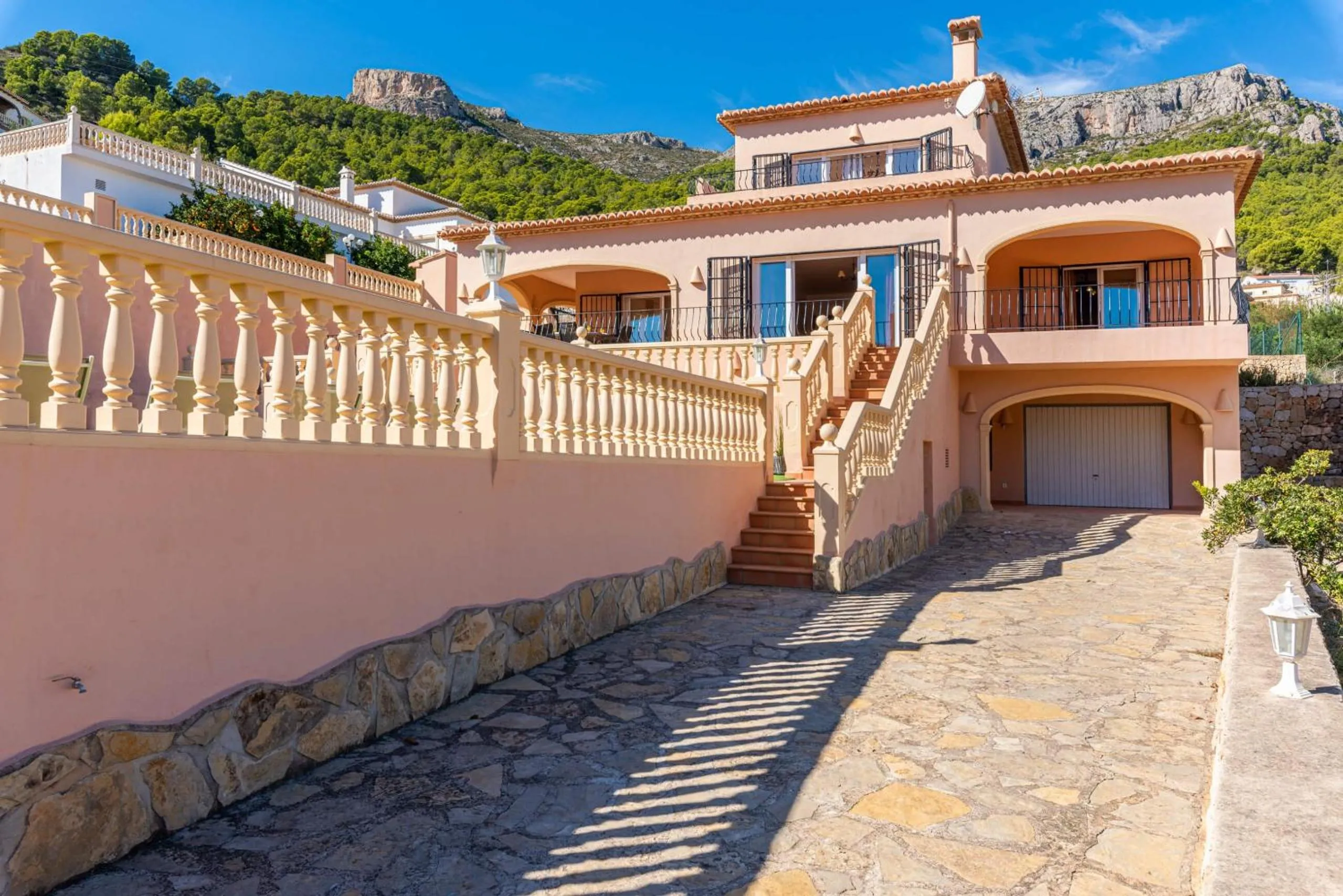 Decorative detail in Villa Amanda - PlusHolidays