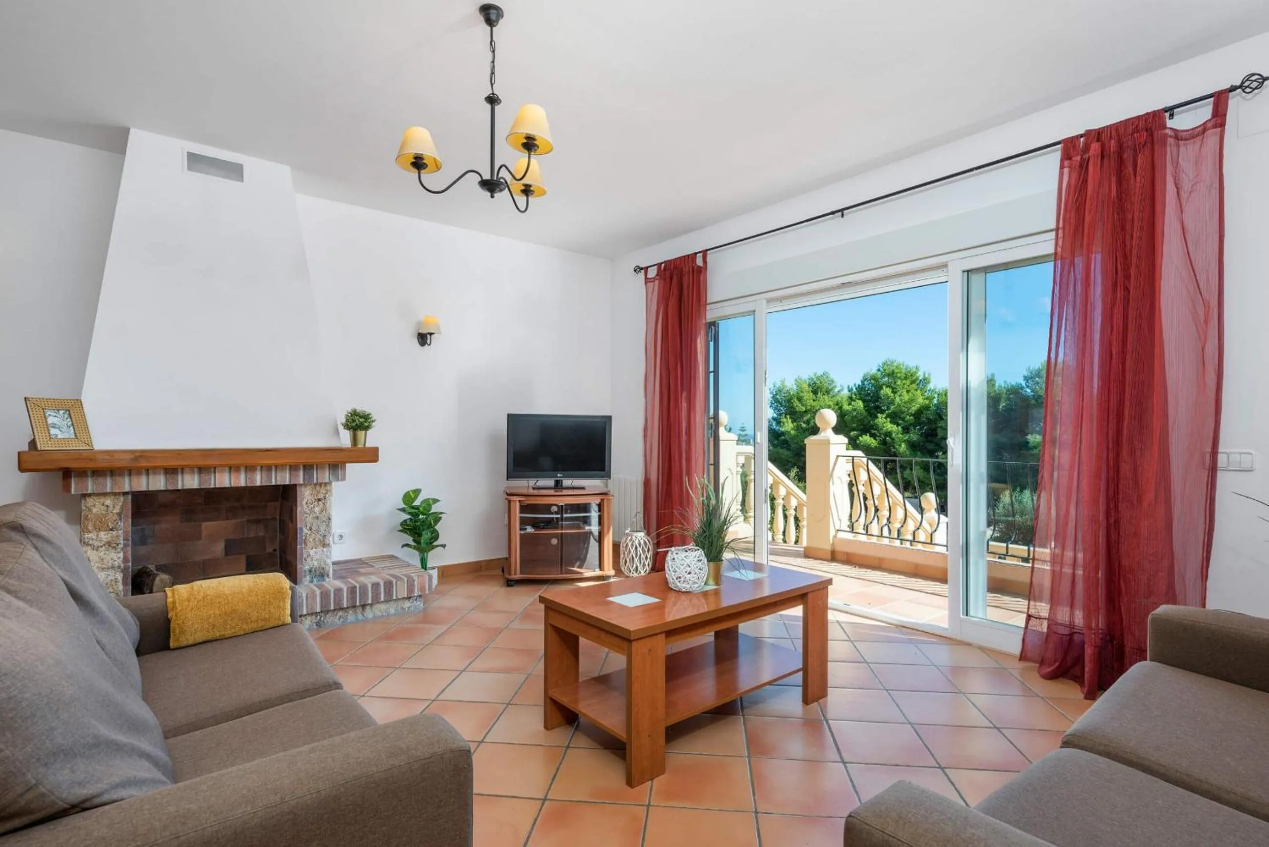 Communal lounge/ TV room in Villa Amanda - PlusHolidays