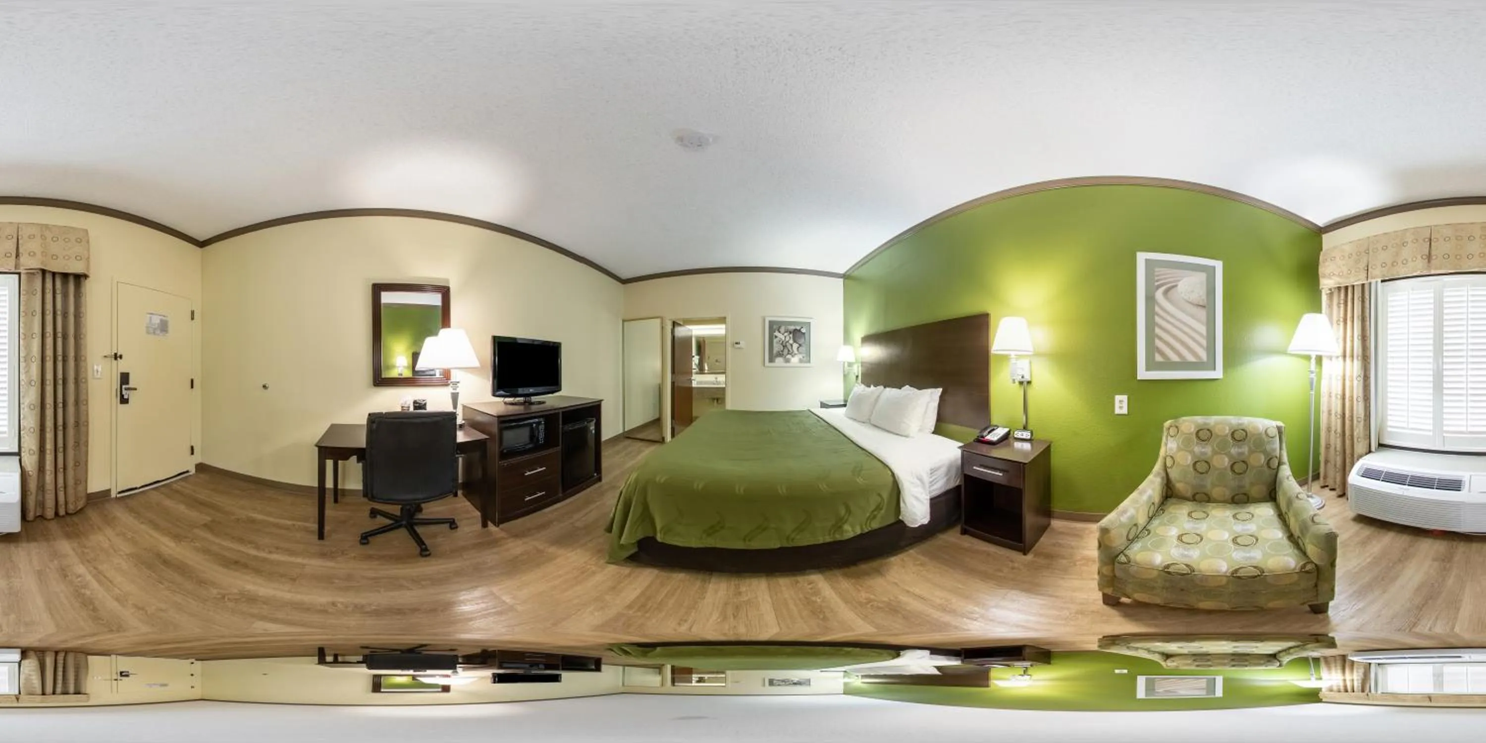 Photo of the whole room, Bed in Quality Inn Albany