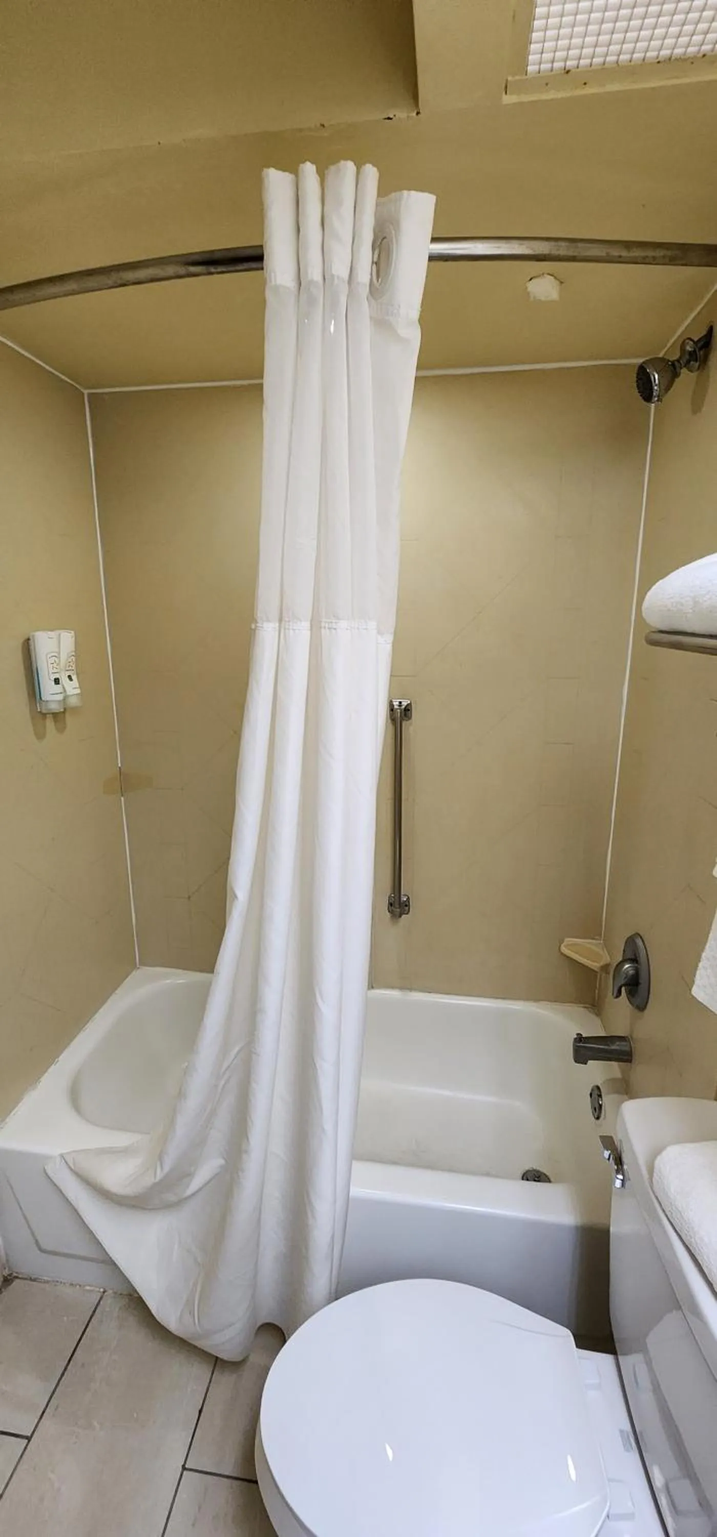 Bathroom in Quality Inn Albany