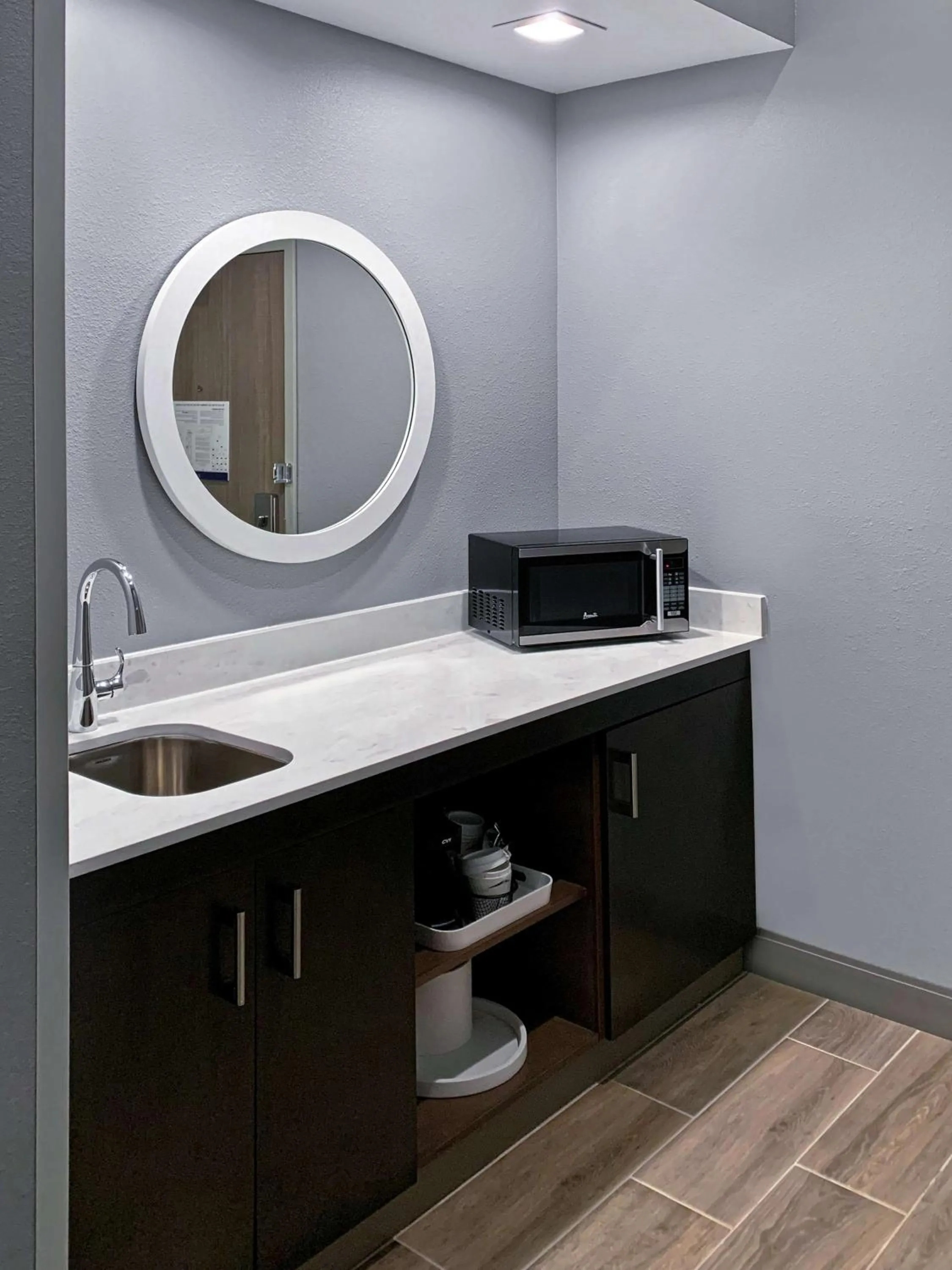 Photo of the whole room in Hampton Inn & Suites Houston East Beltway 8, Tx