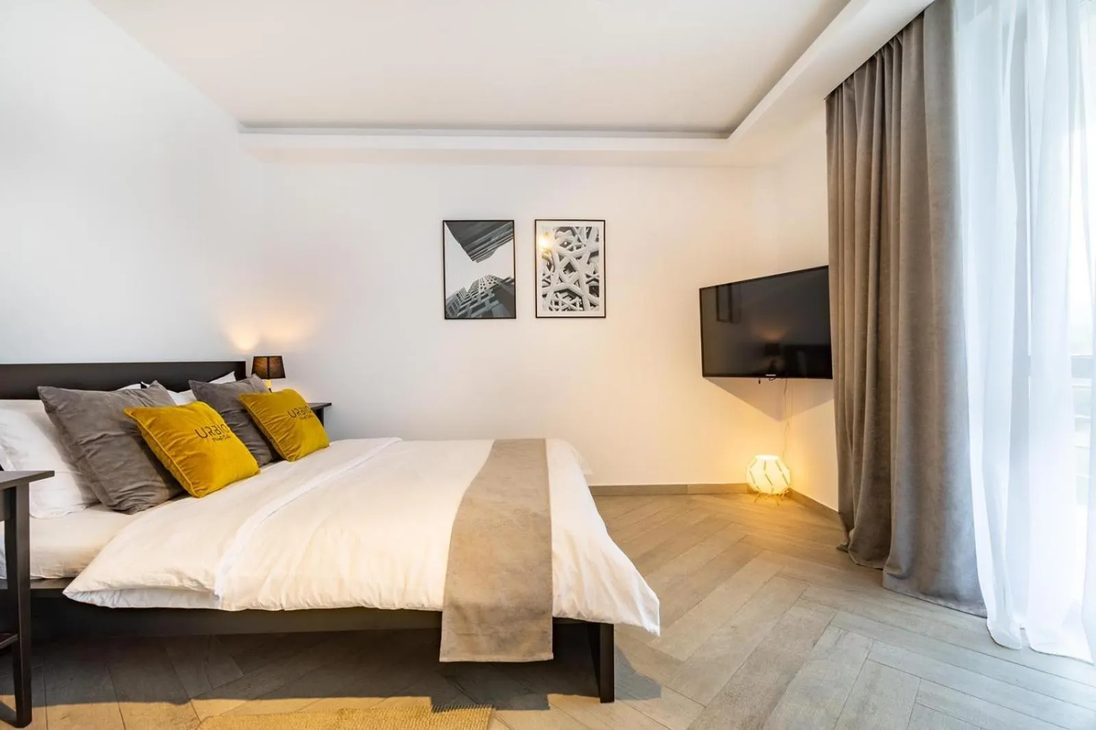 TV and multimedia, Bed in Urbio Private Suites