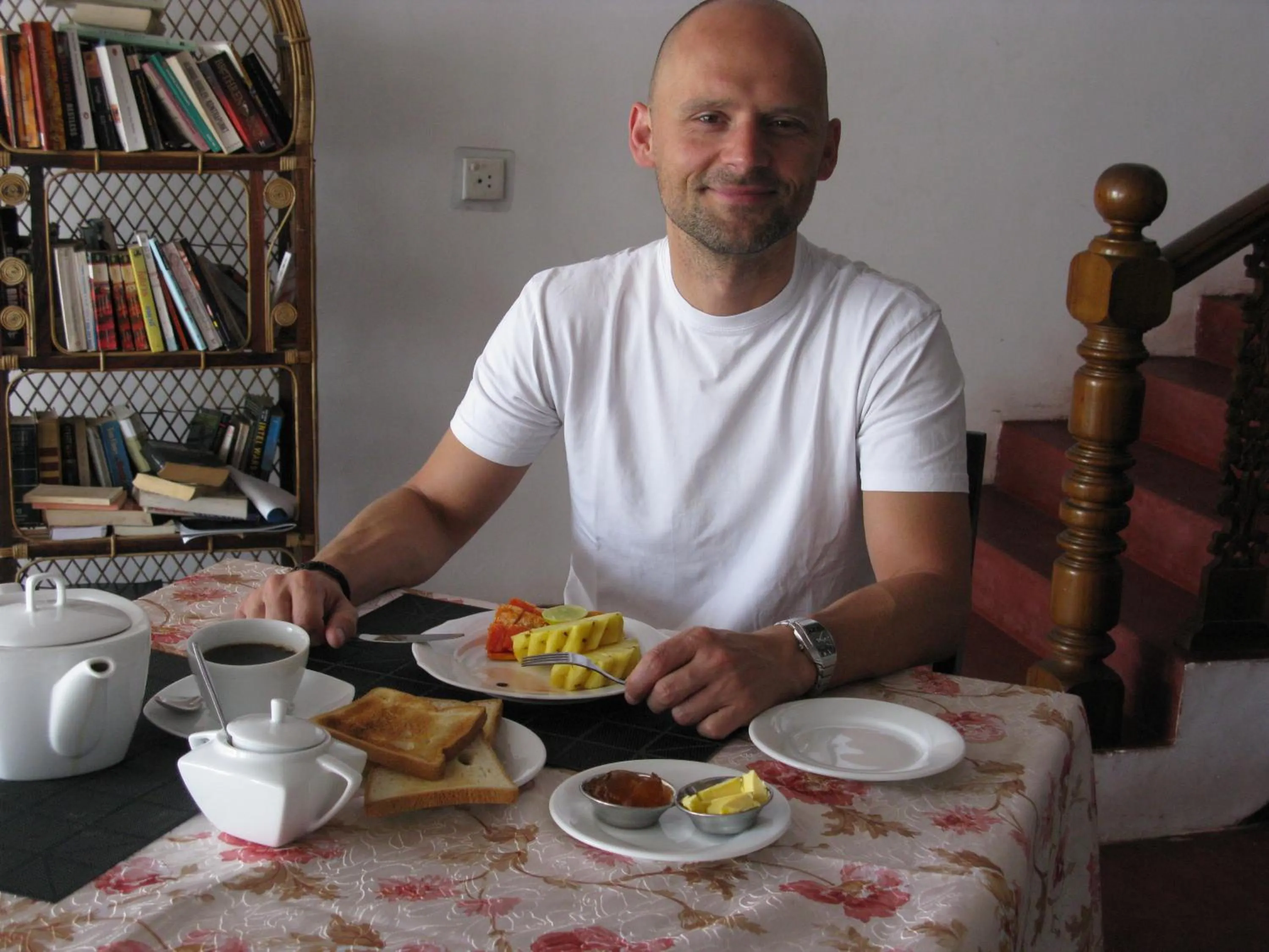 Restaurant/places to eat in New Rani Inn