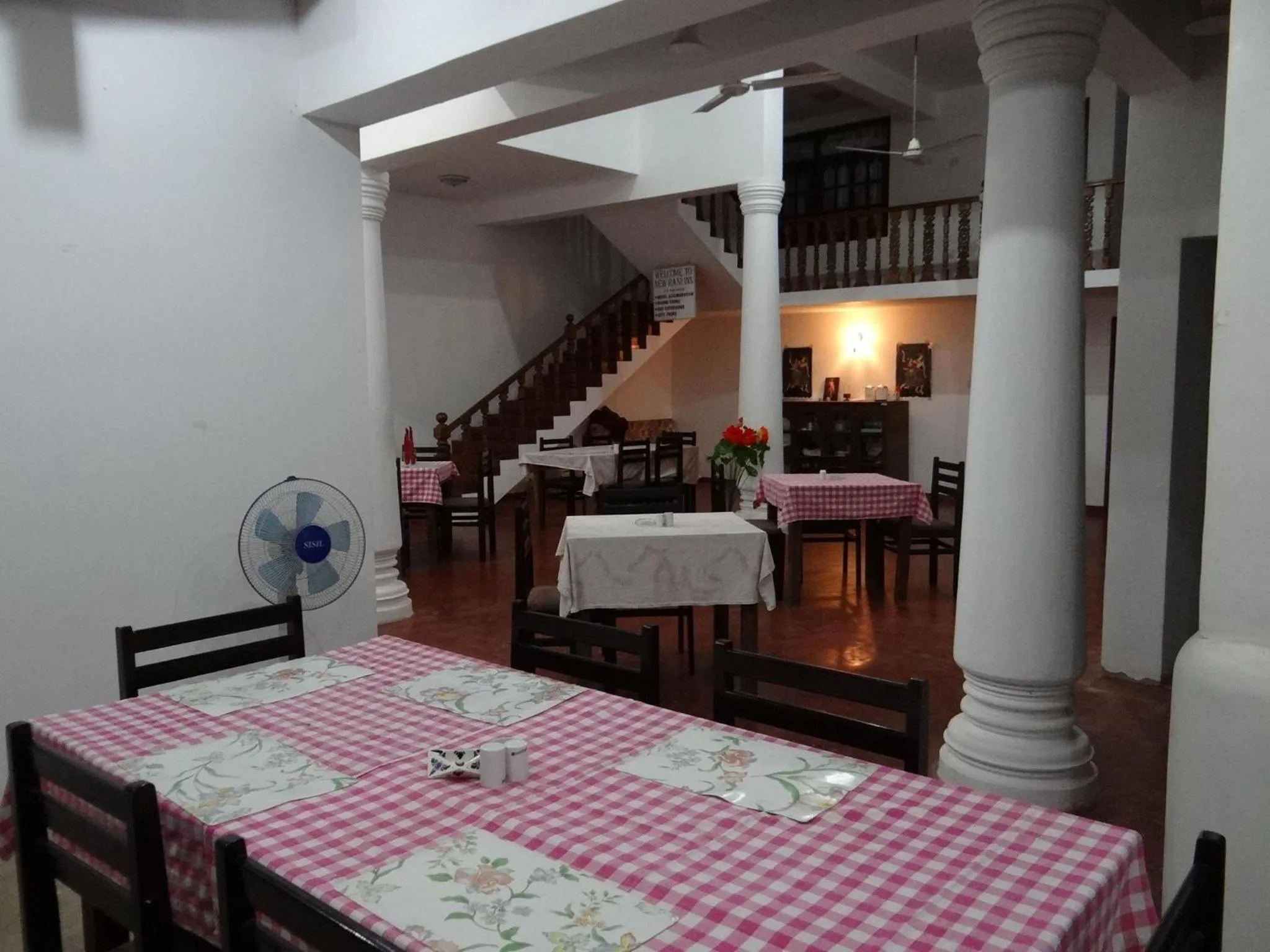 Restaurant/places to eat in New Rani Inn