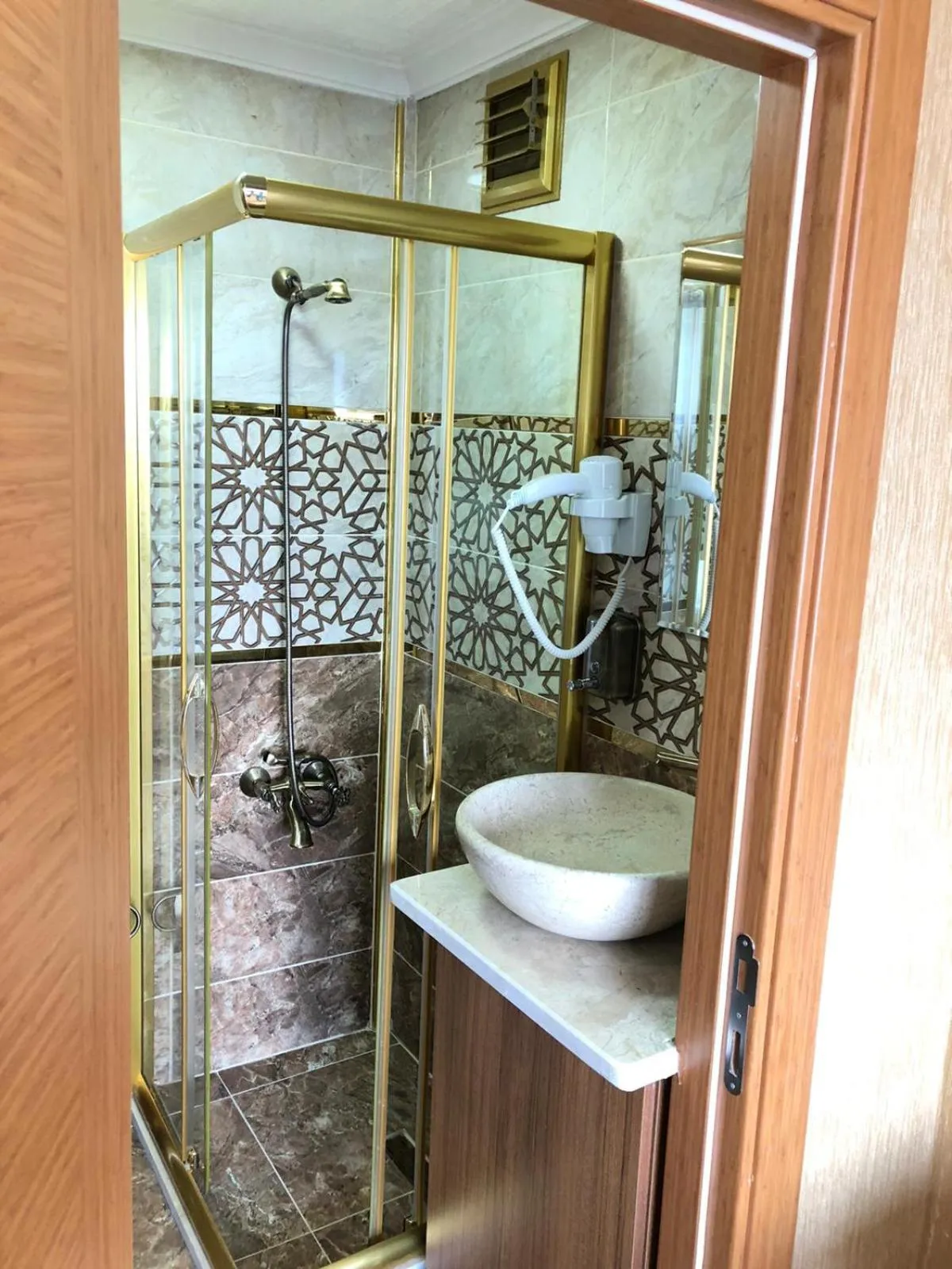 Bathroom in Ora Bella Hotel