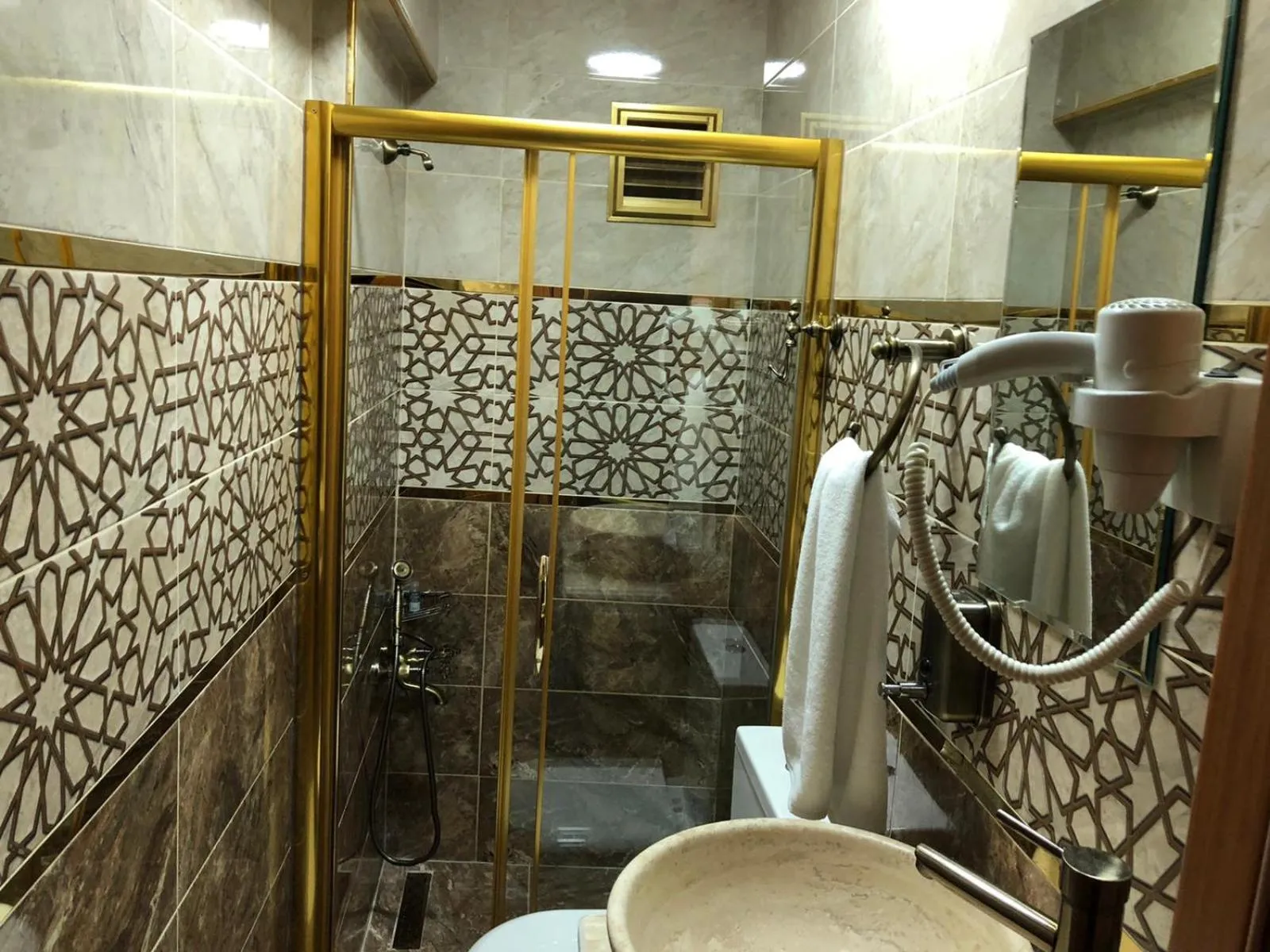 Bathroom in Ora Bella Hotel