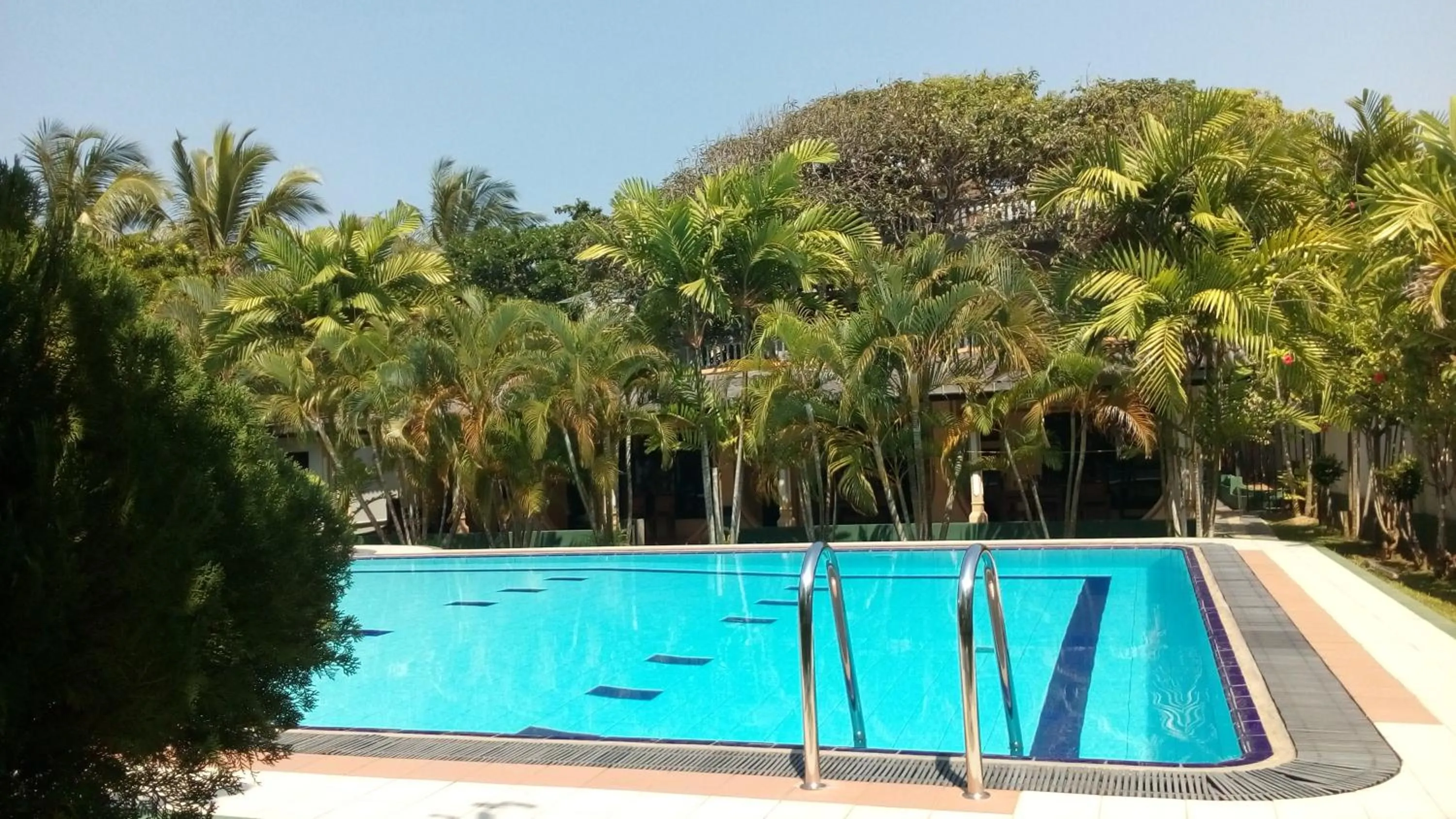 Swimming pool in Sagarika Beach Hotel