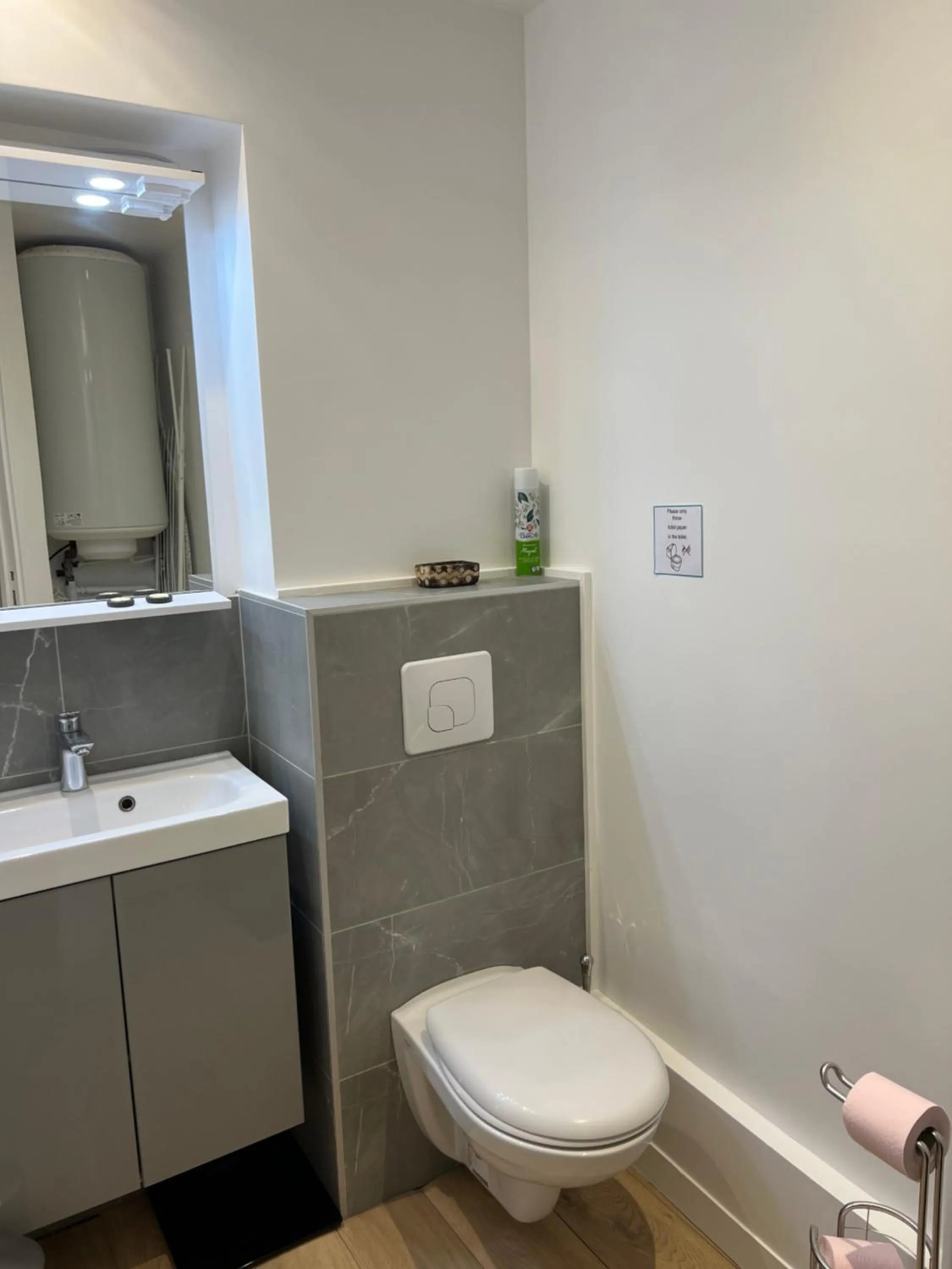 Toilet in NOTRE DAME - STYLISH APARTMENT