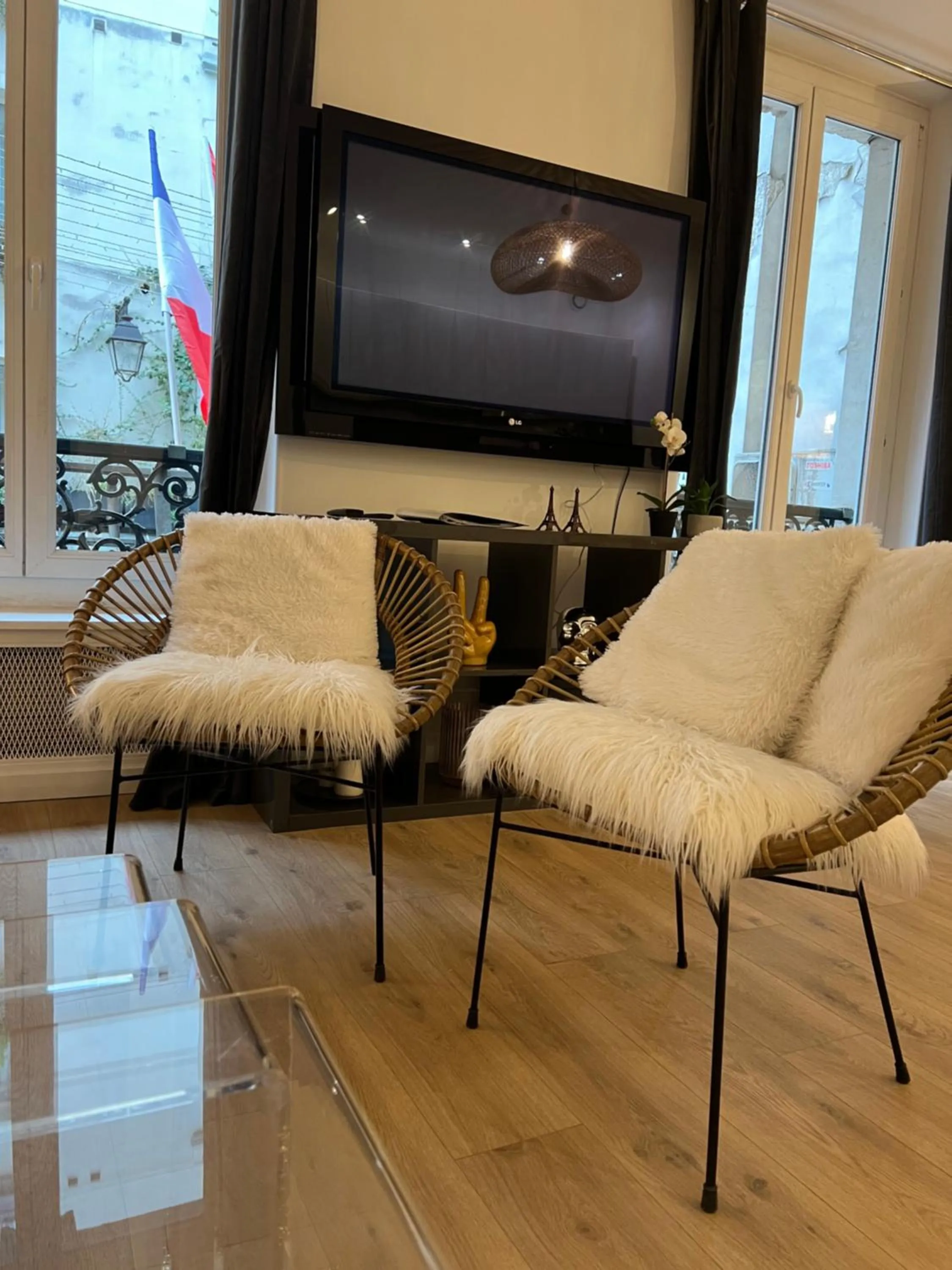 TV and multimedia in NOTRE DAME - STYLISH APARTMENT