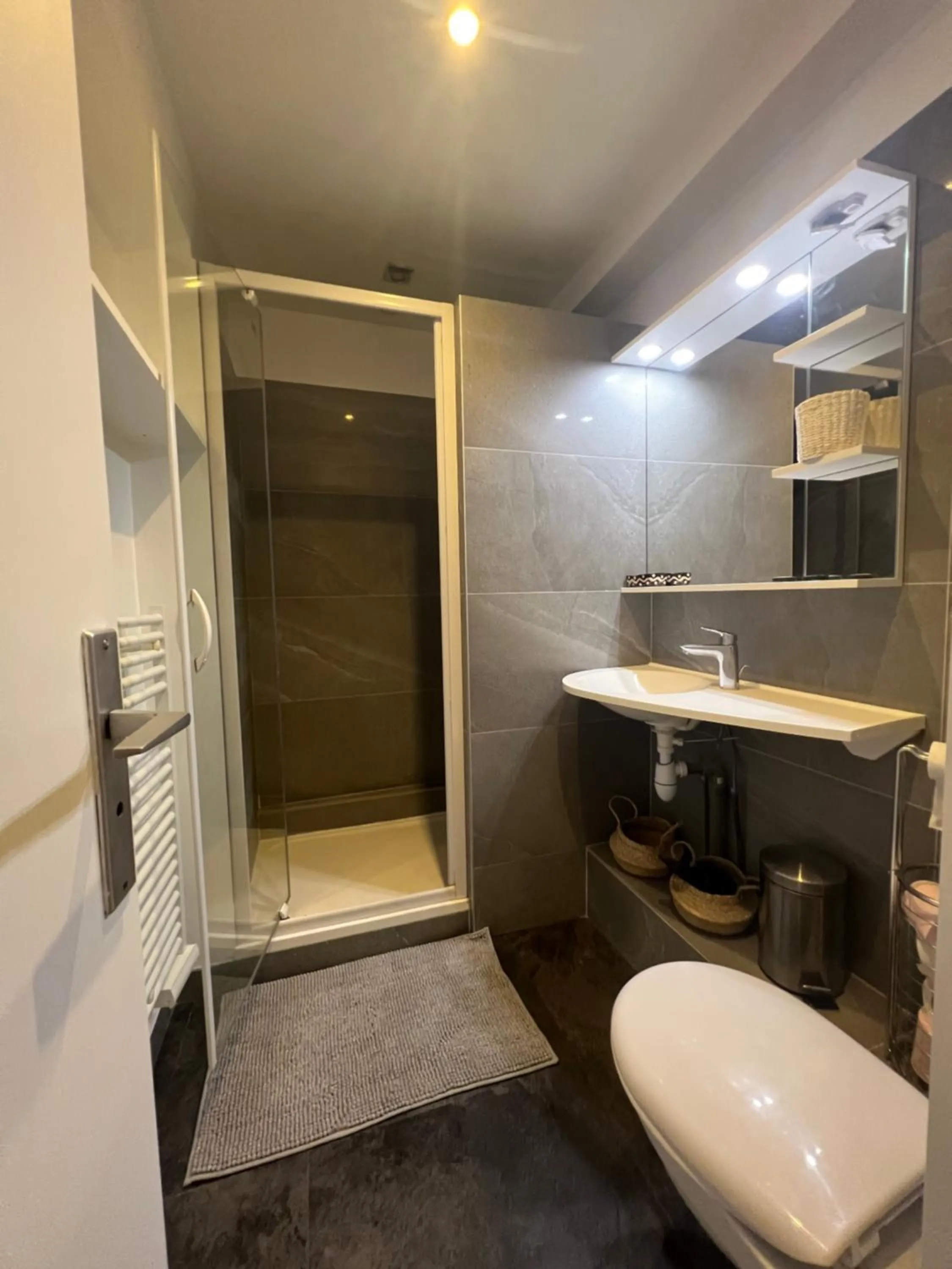 Shower in NOTRE DAME - STYLISH APARTMENT