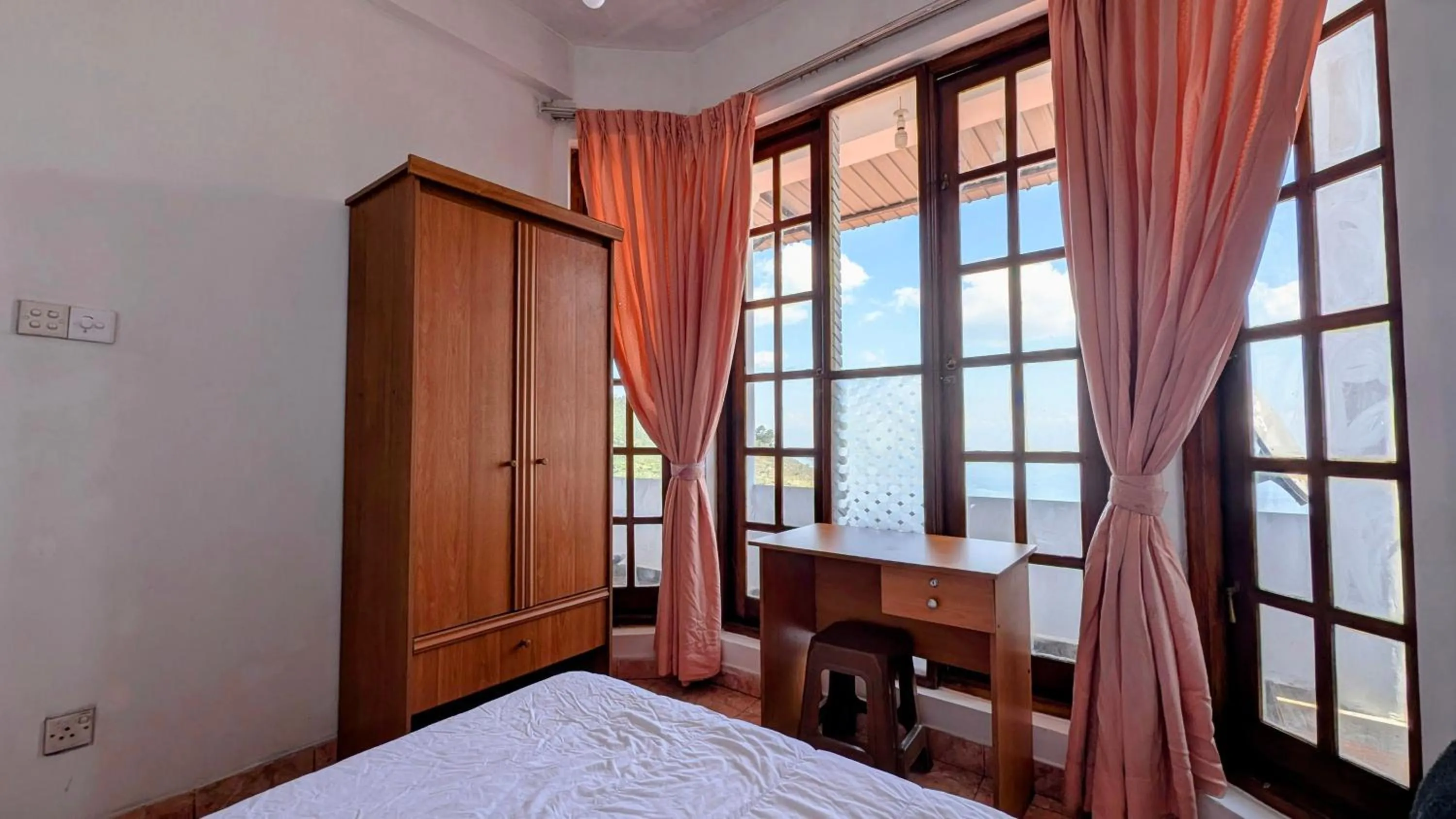 Bedroom, Bed in The Mist Holiday Bungalow