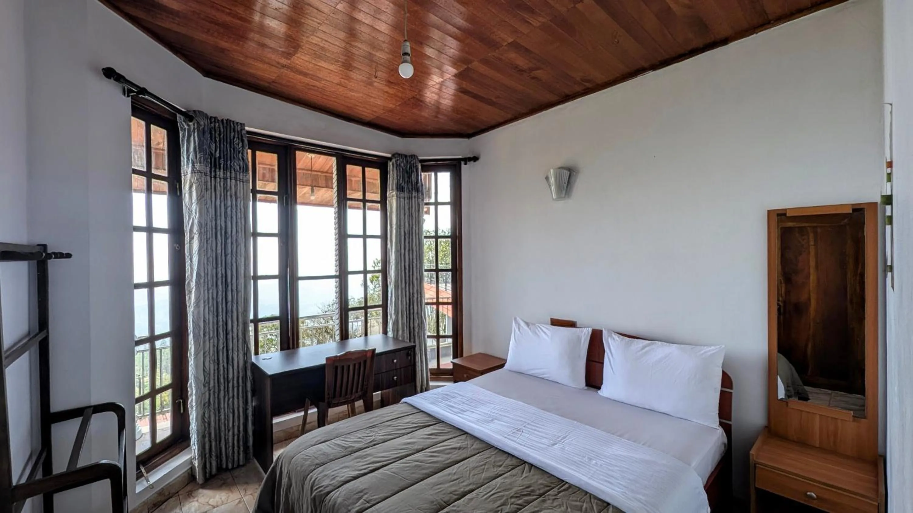 Bedroom, Bed in The Mist Holiday Bungalow