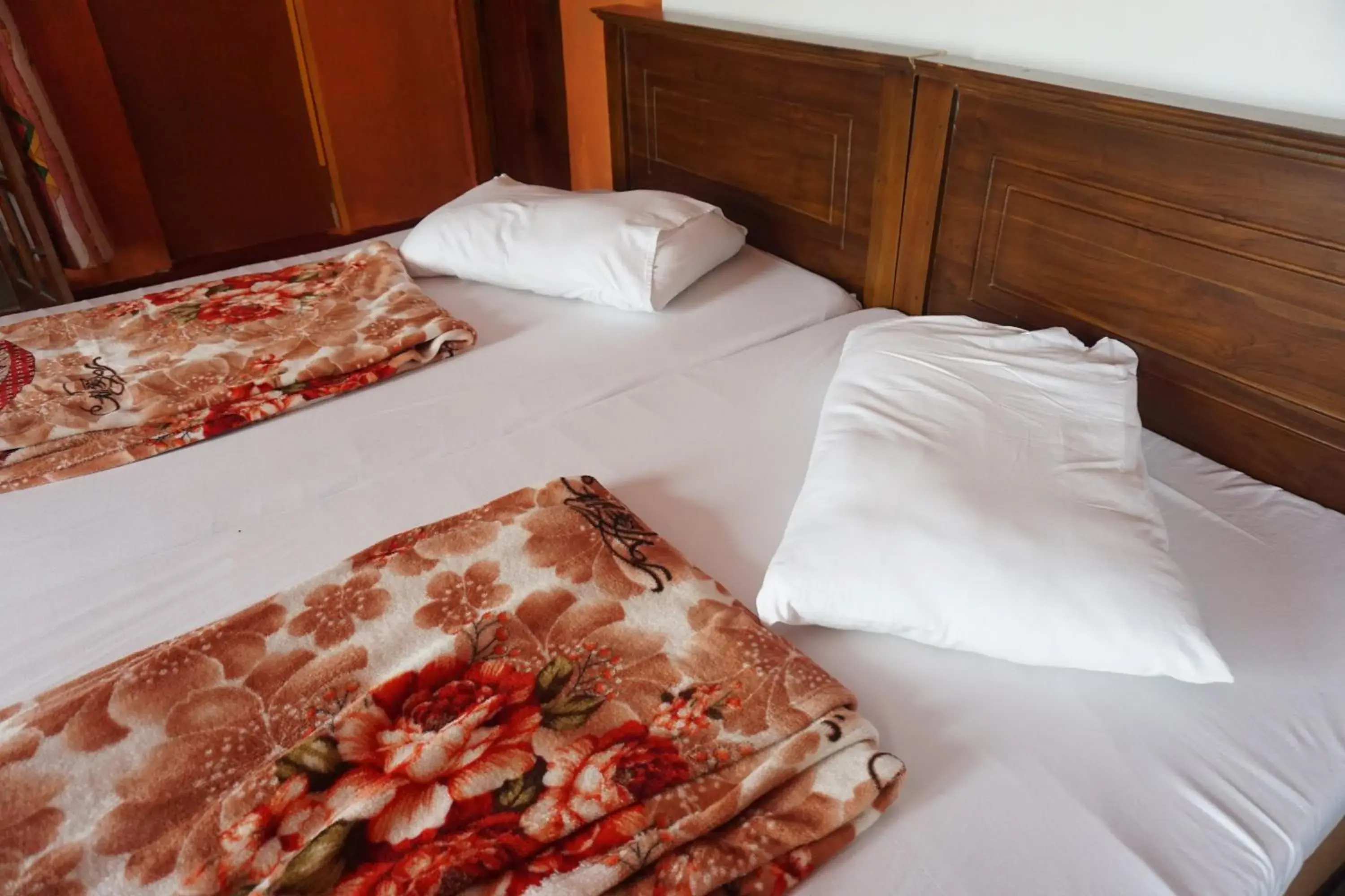 Bed in 8-Bed Mixed Dormitory Room in The Mist Holiday Bungalow Bed in 8-Bed Mixed Dormitory Room in The Mist Holiday Bungalow