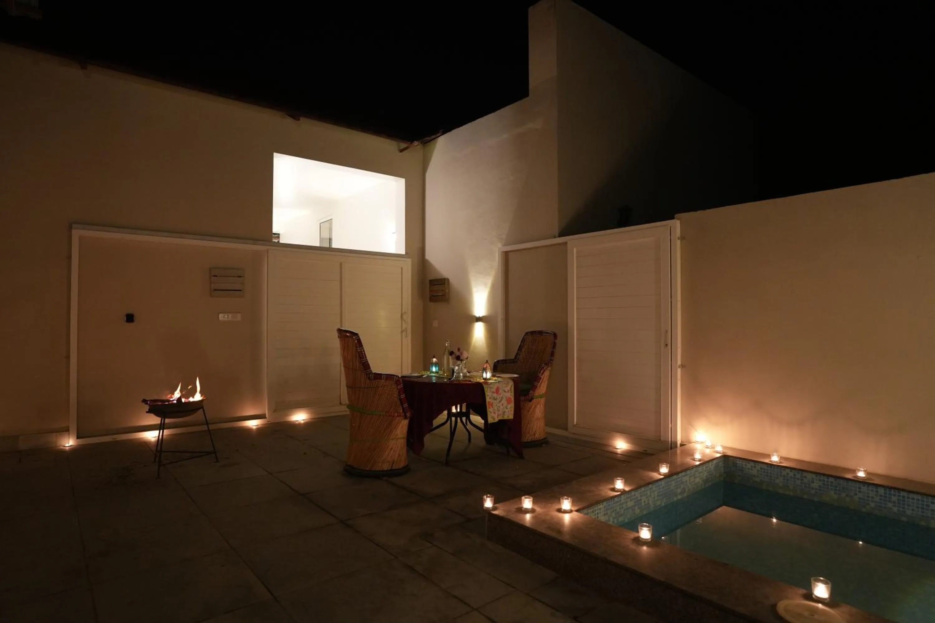 Dining area in Astroport Sariska Treetop by Eight Continents