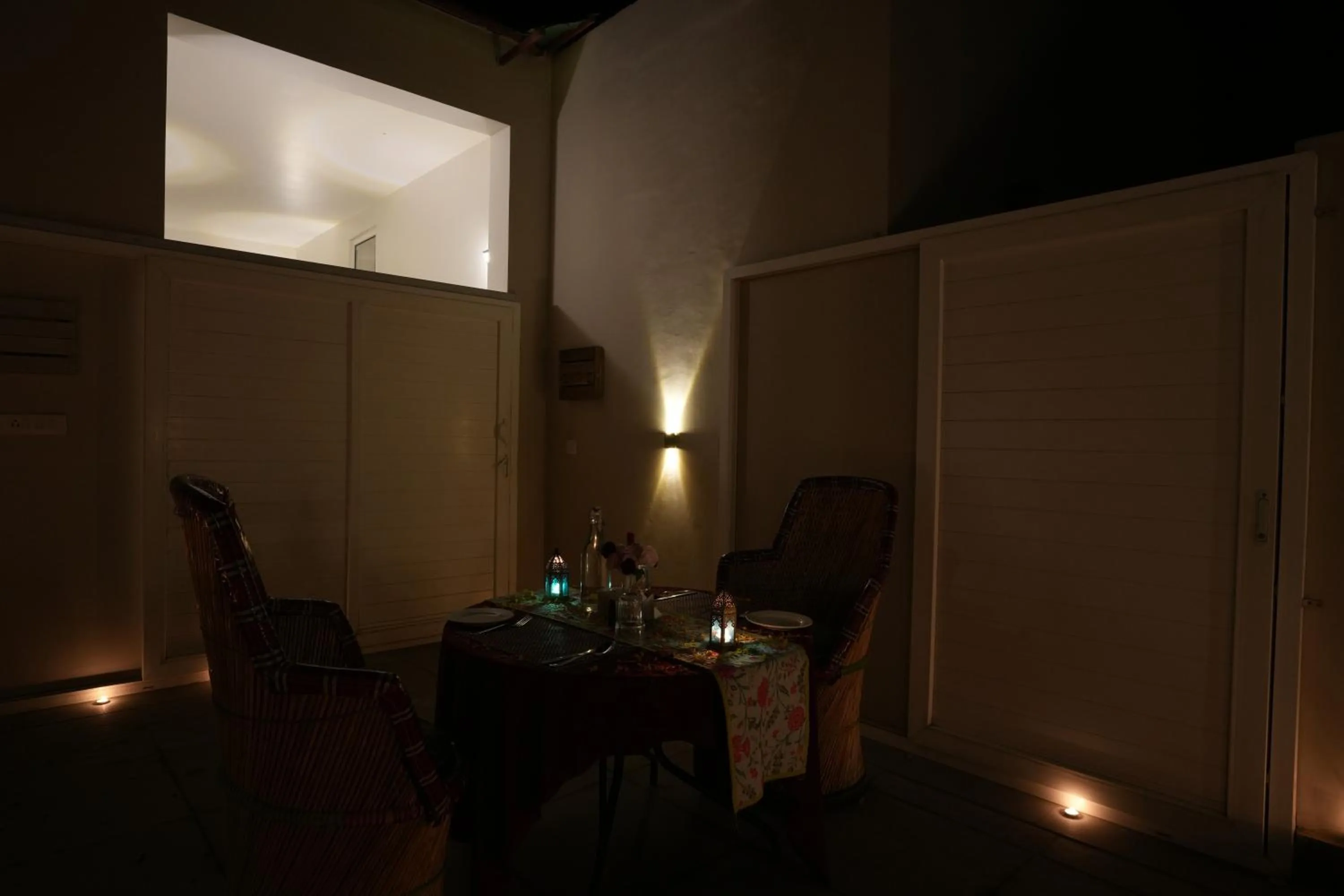 Dining area in Astroport Sariska Treetop by Eight Continents