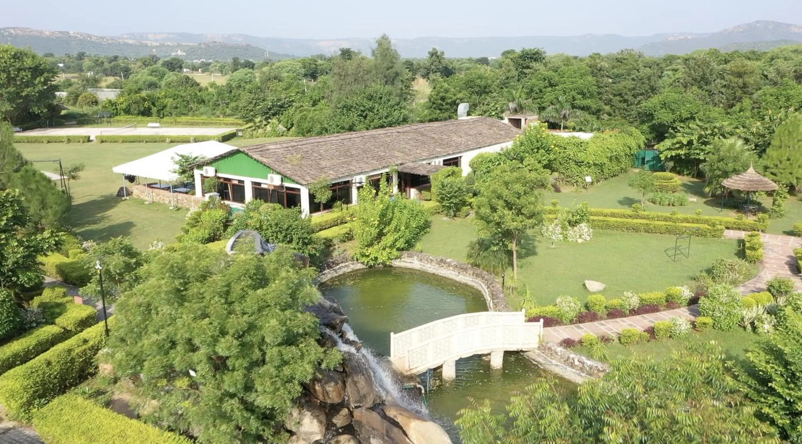 Restaurant/places to eat in Astroport Sariska Treetop by Eight Continents