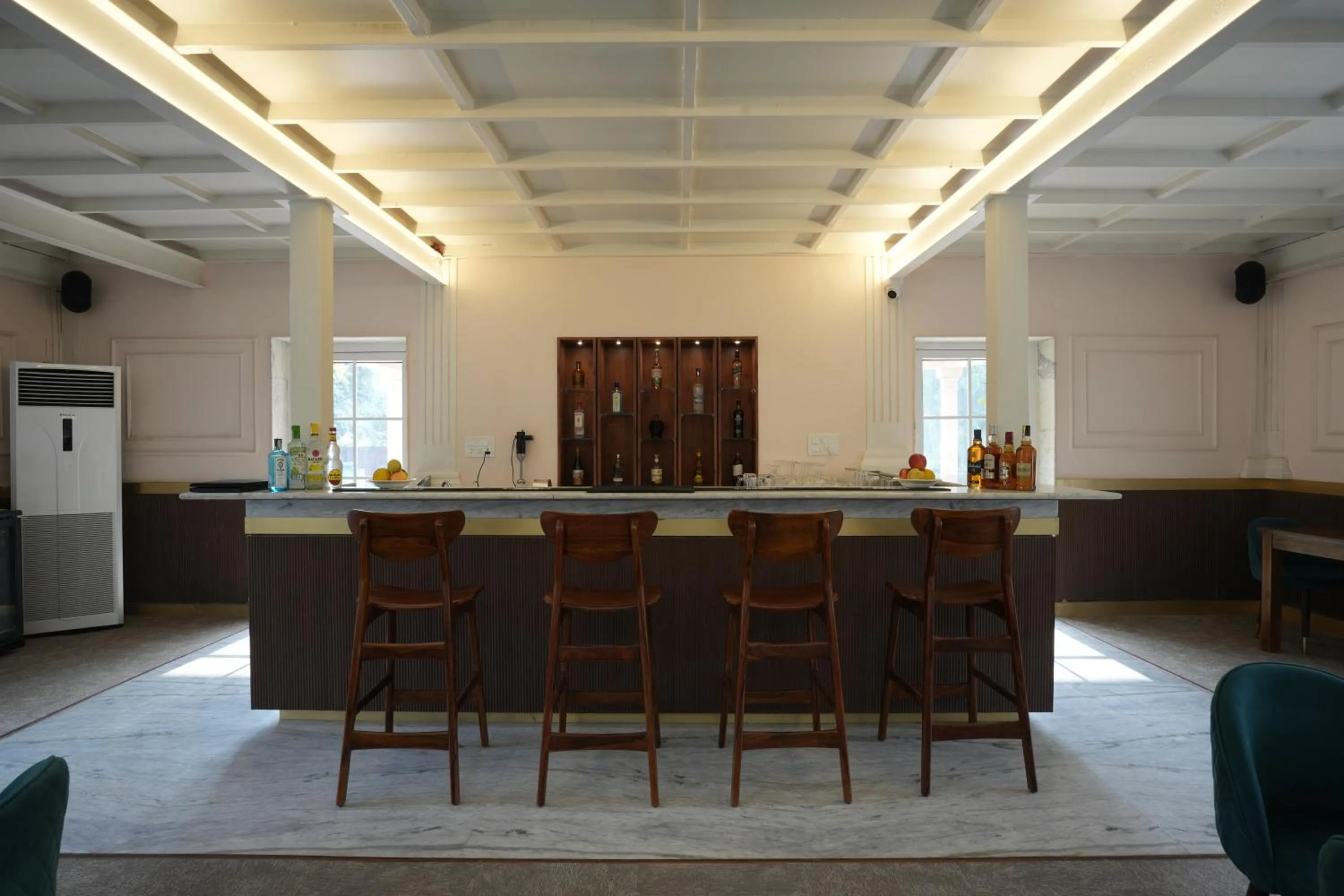 Lounge or bar in Astroport Sariska Treetop by Eight Continents