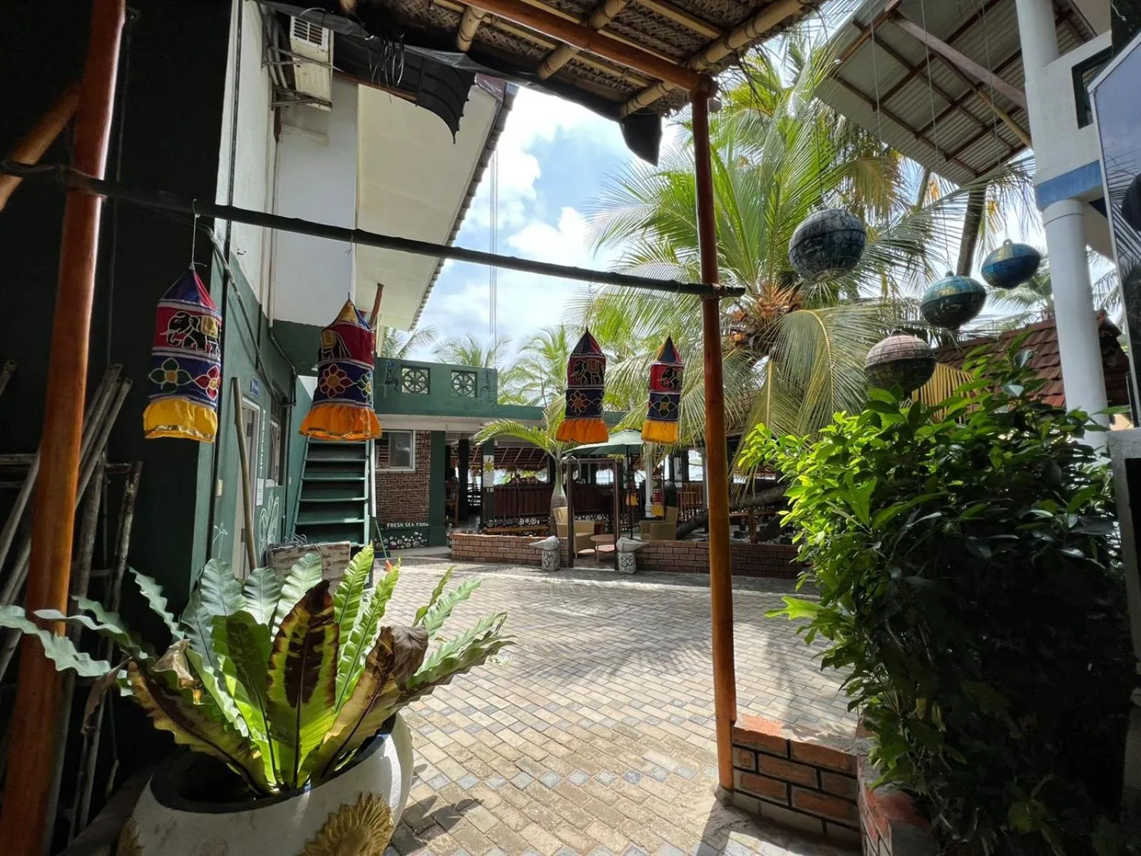 Restaurant/places to eat in Frangipani Beach Villa