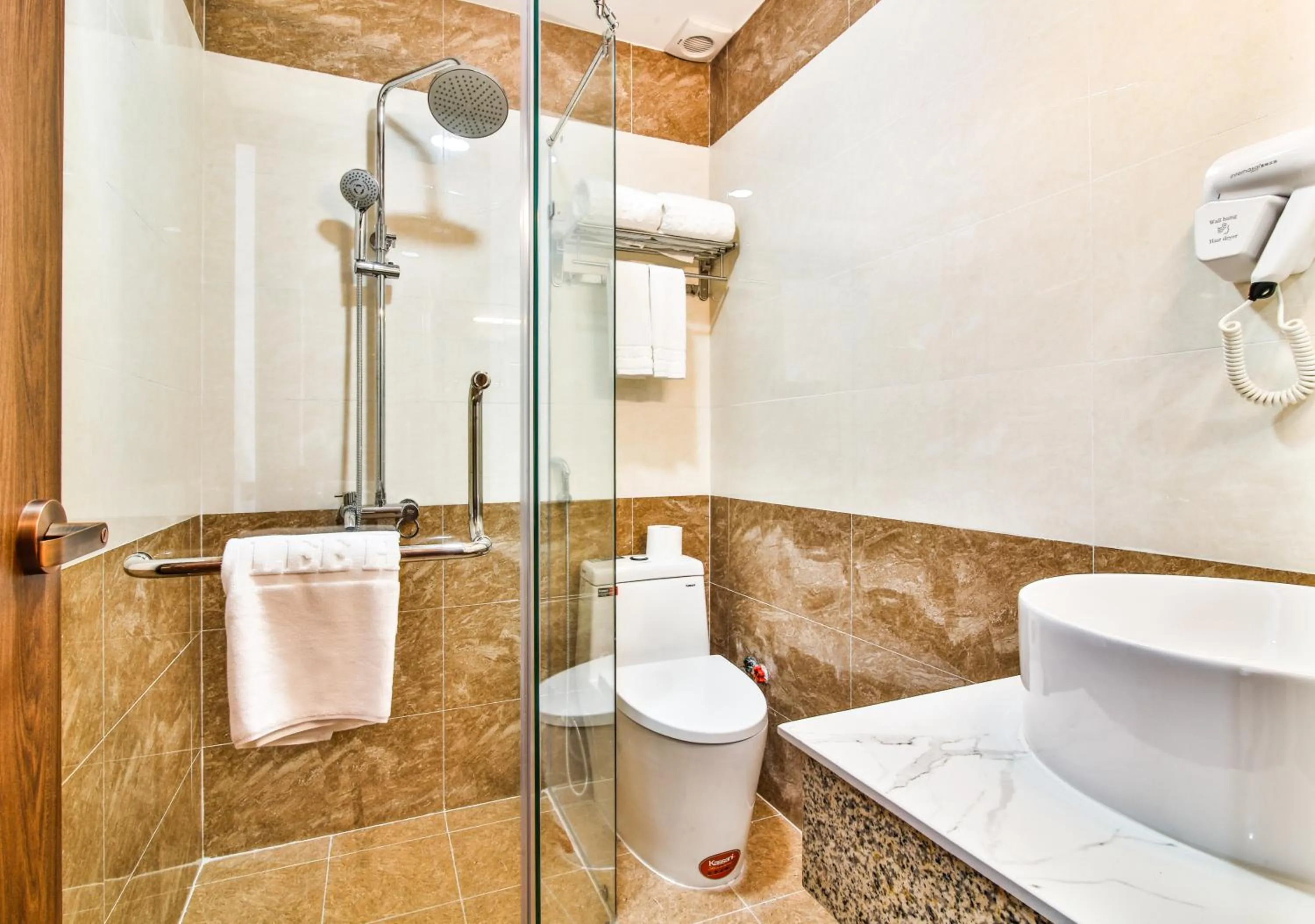 Shower in Grand Lee Hotel