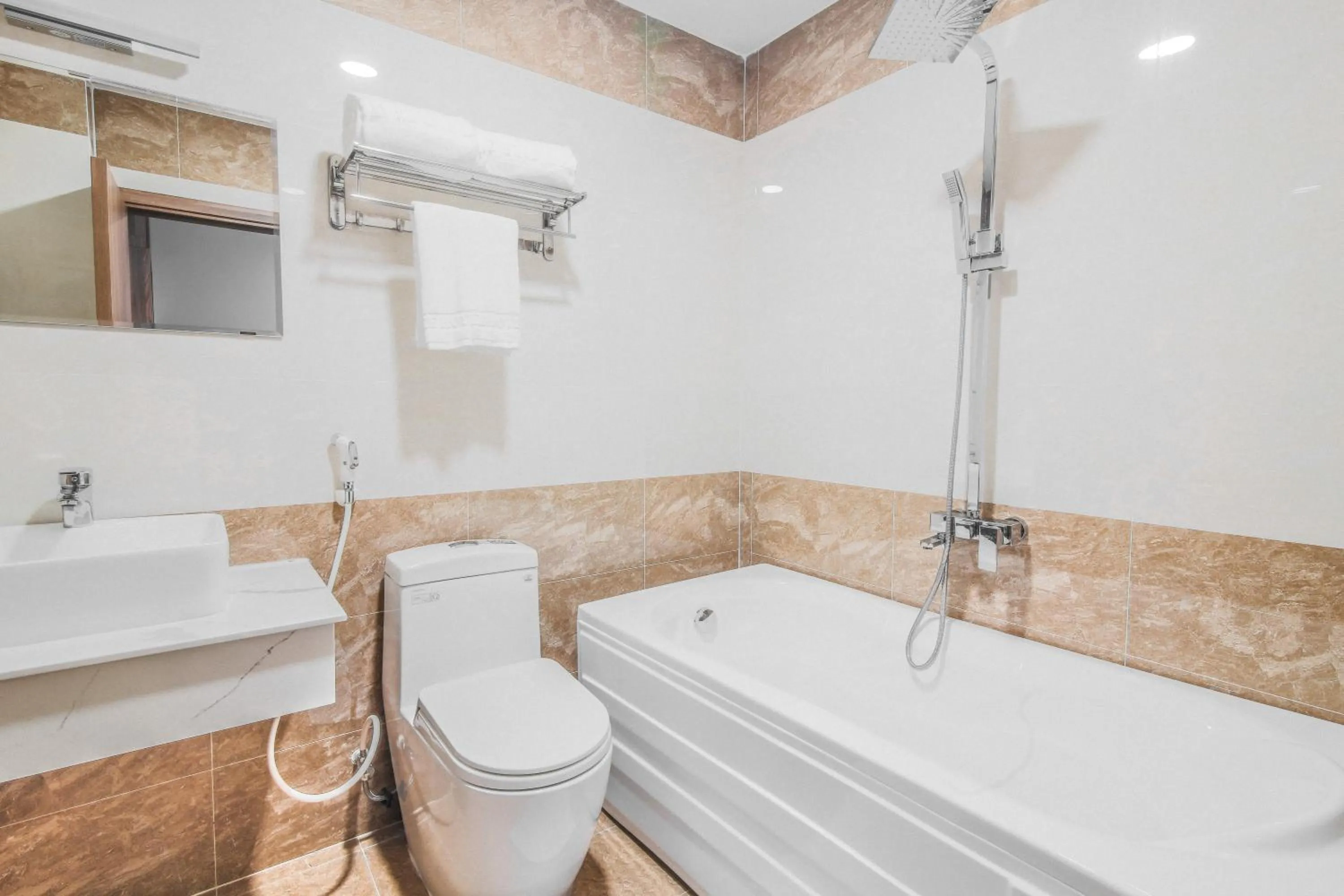 Shower in Grand Lee Hotel