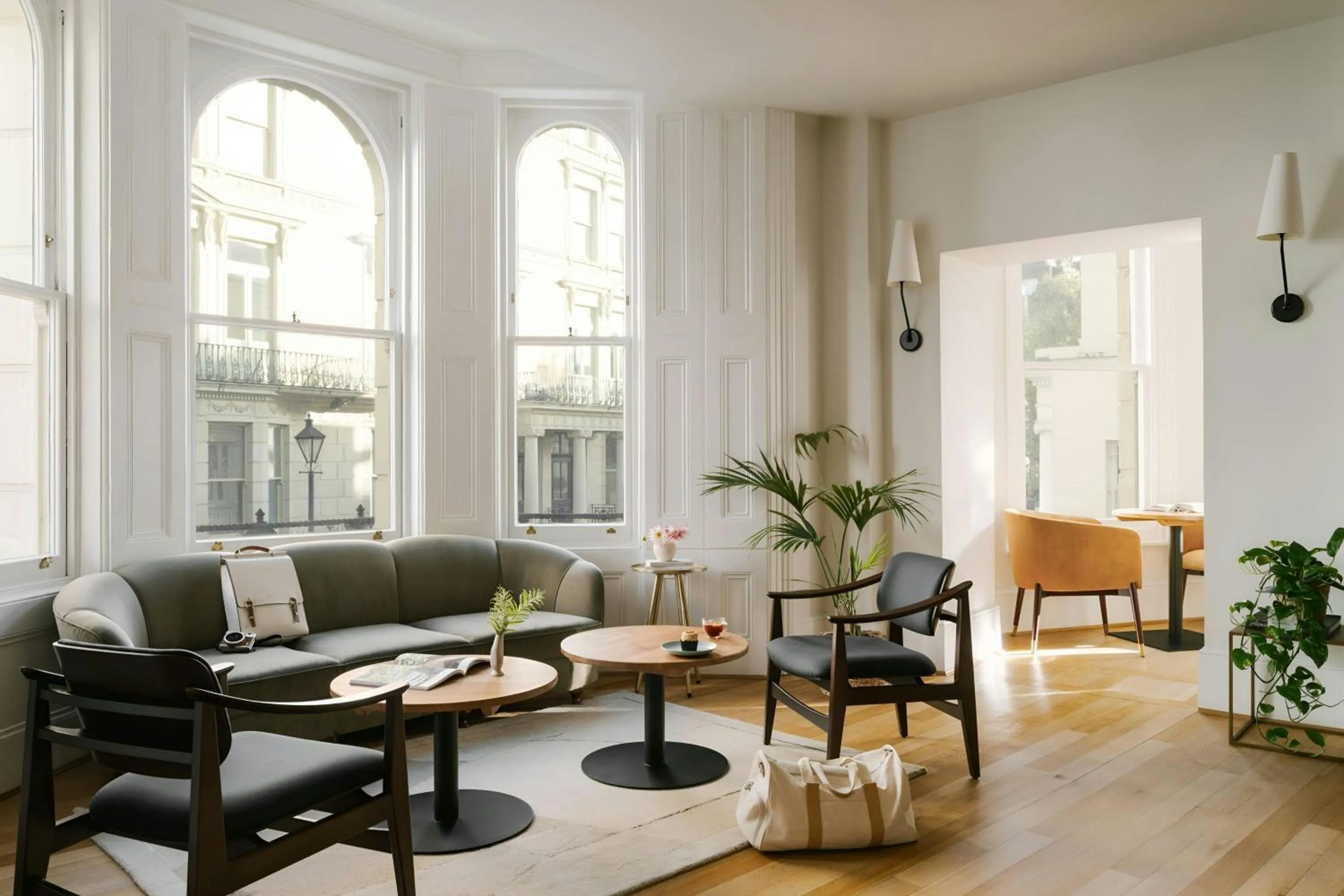 Lounge or bar in Kensington Gardens Hotel, Sonder by Marriott Bonvoy