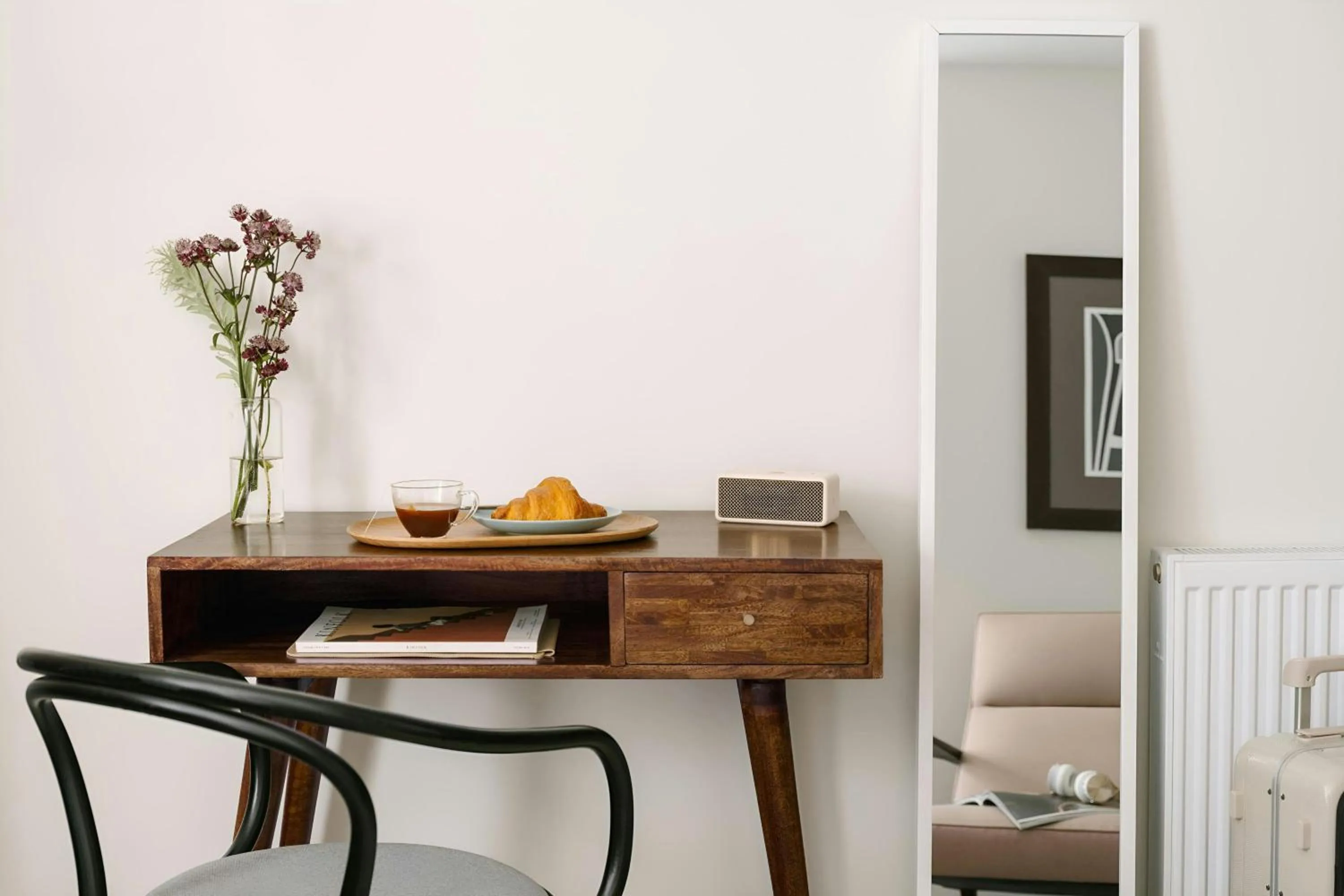 Bedroom in Kensington Gardens Hotel, Sonder by Marriott Bonvoy