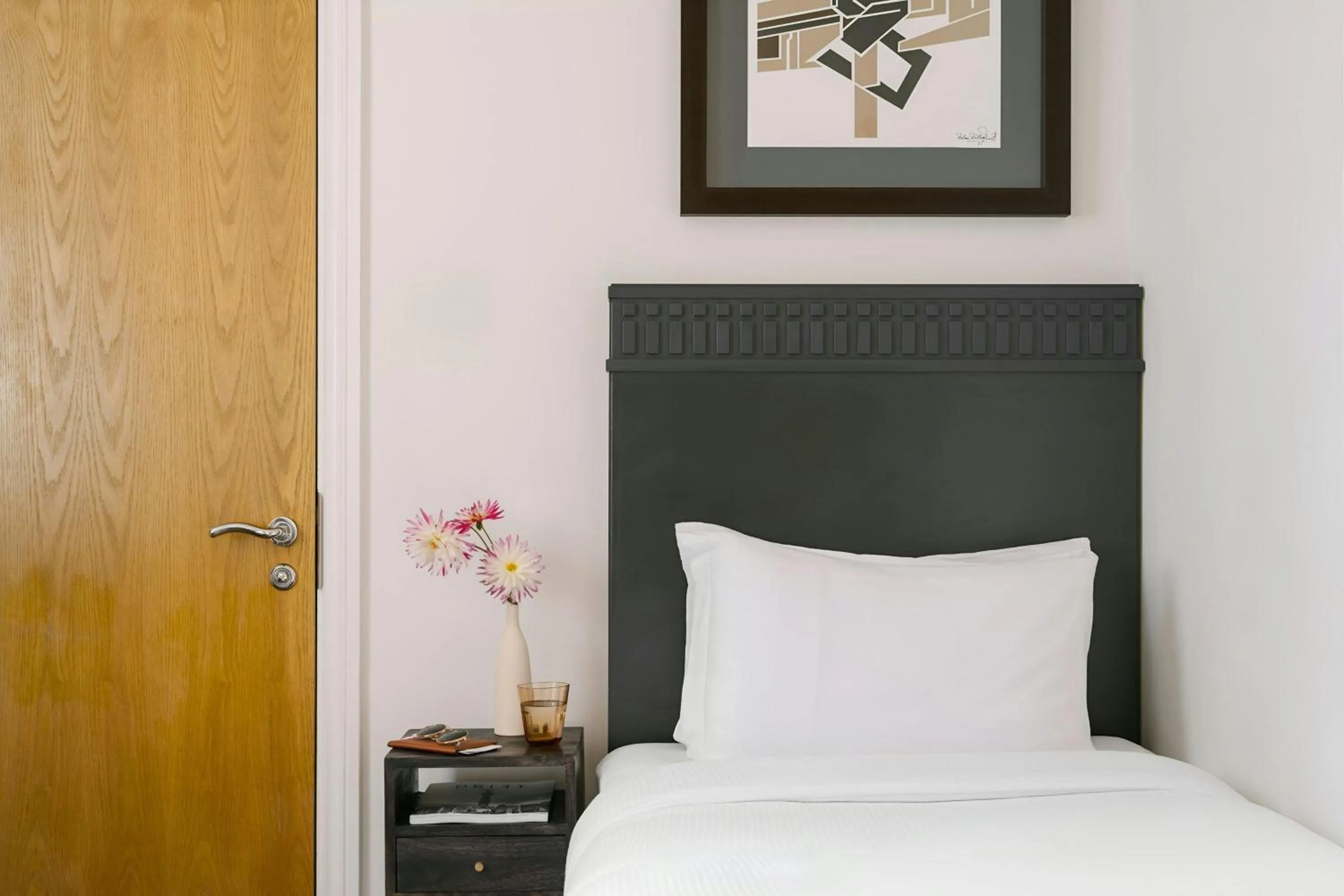 Bedroom, Bed in Kensington Gardens Hotel, Sonder by Marriott Bonvoy