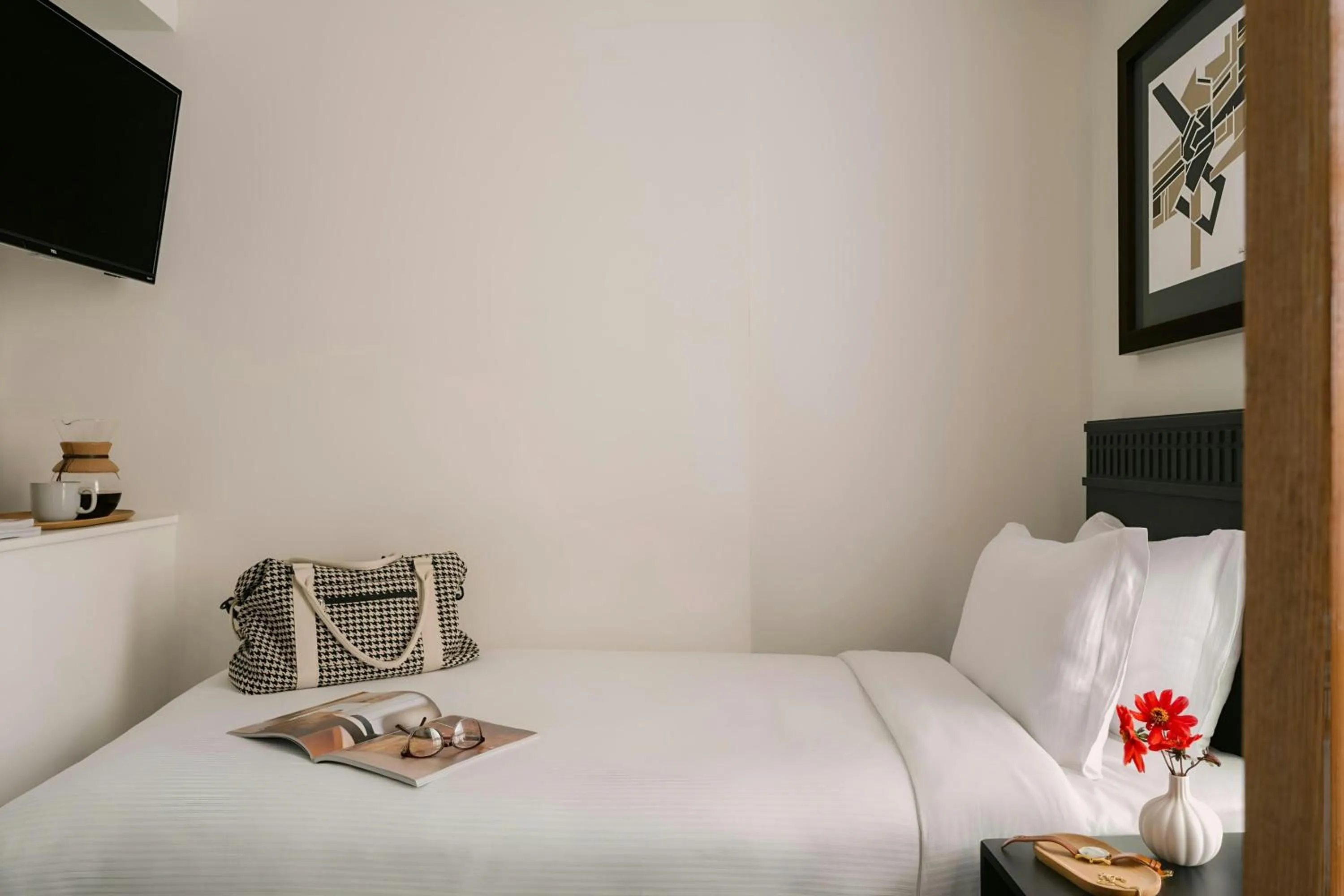 Bedroom, Bed in Kensington Gardens Hotel, Sonder by Marriott Bonvoy