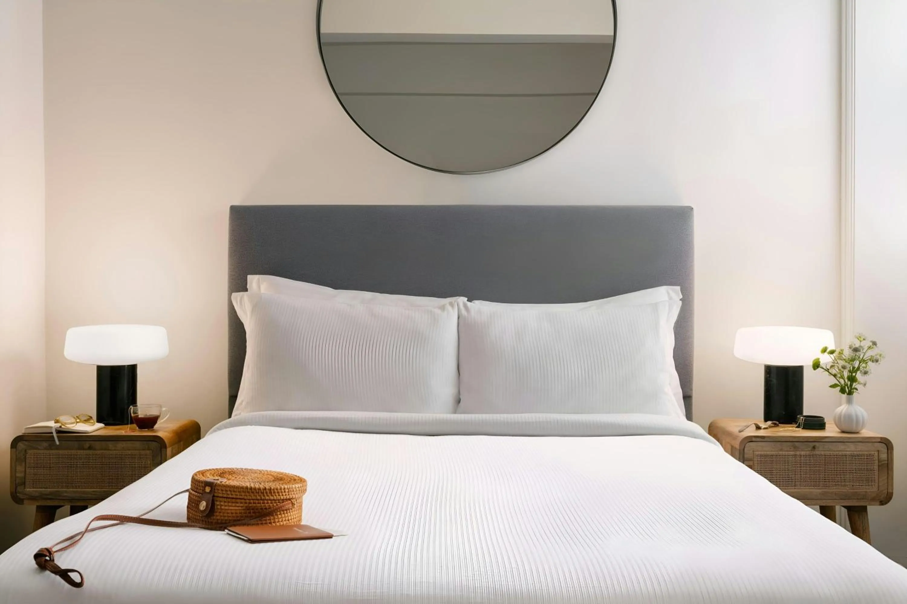 Bedroom, Bed in Kensington Gardens Hotel, Sonder by Marriott Bonvoy