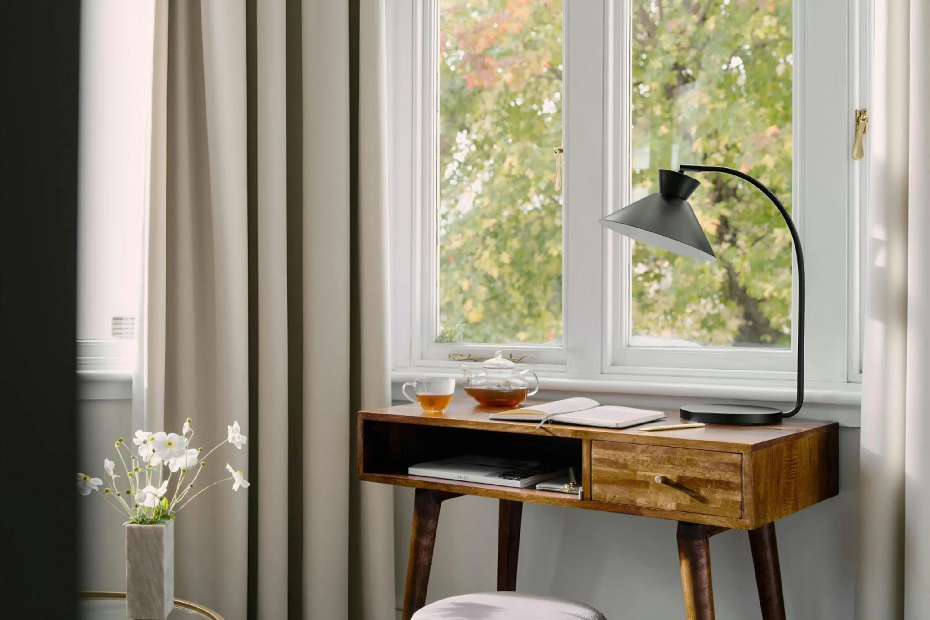 Photo of the whole room in Kensington Gardens Hotel, Sonder by Marriott Bonvoy