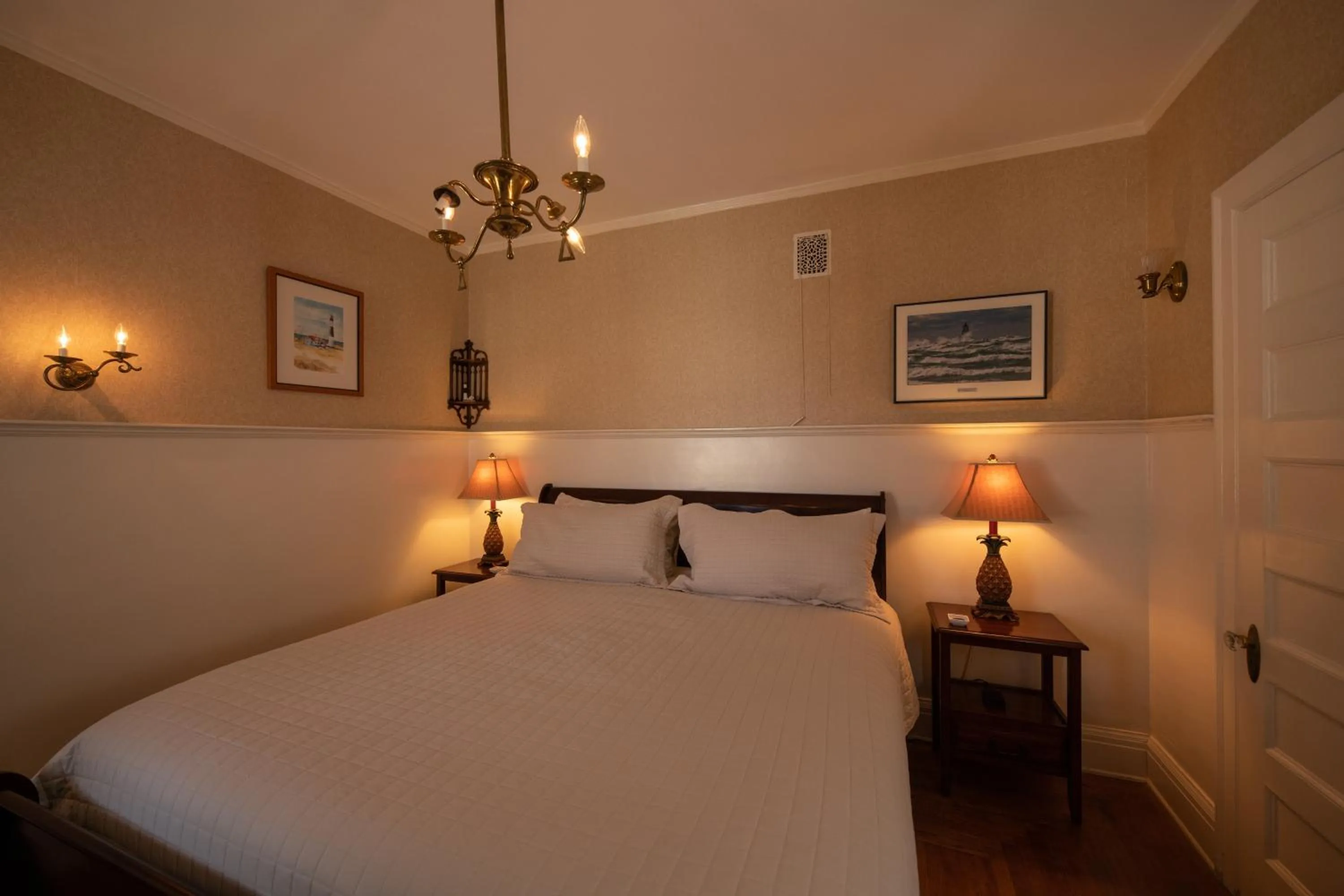 Bed in Cartier Mansion