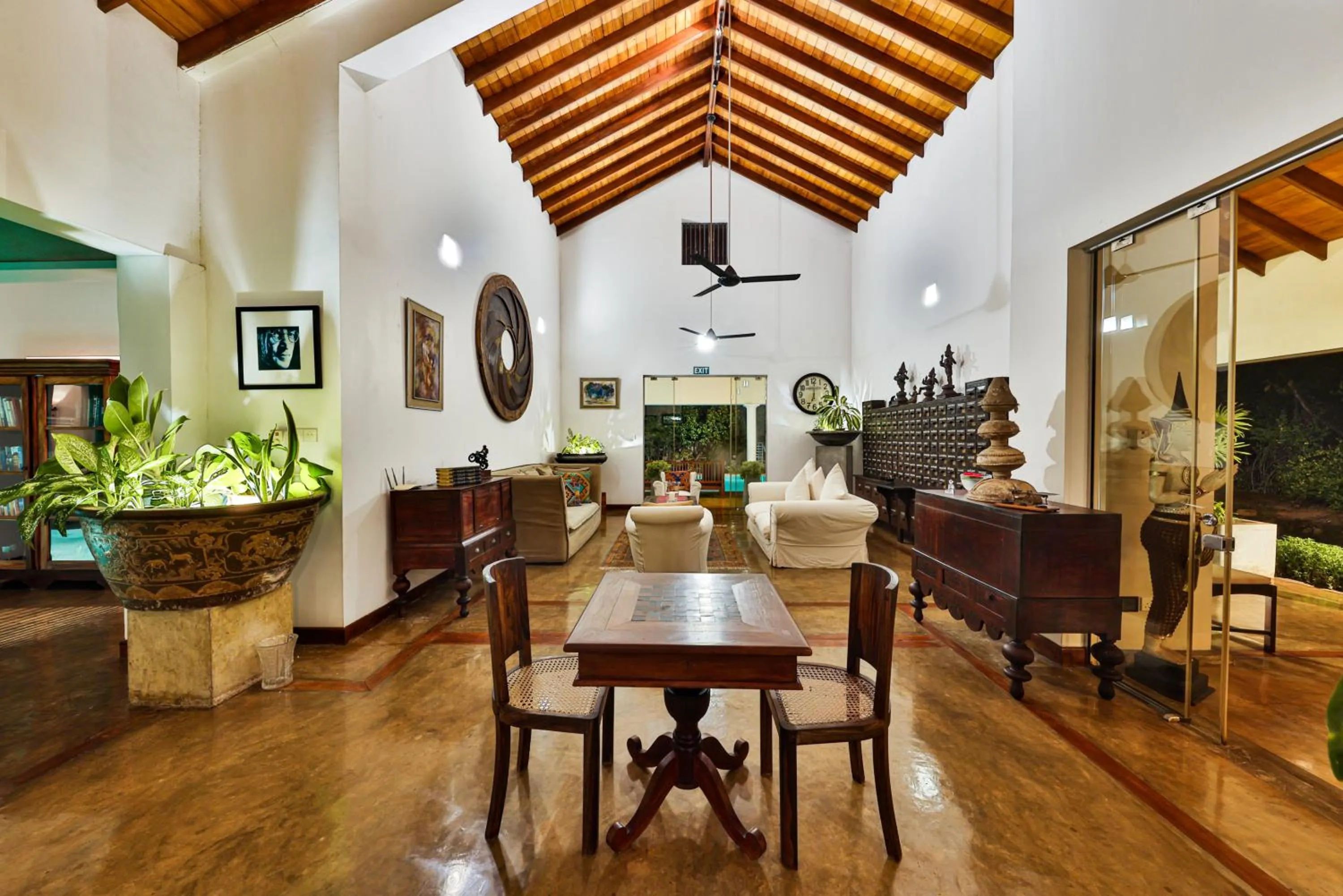 Dining area in Villa Hundira