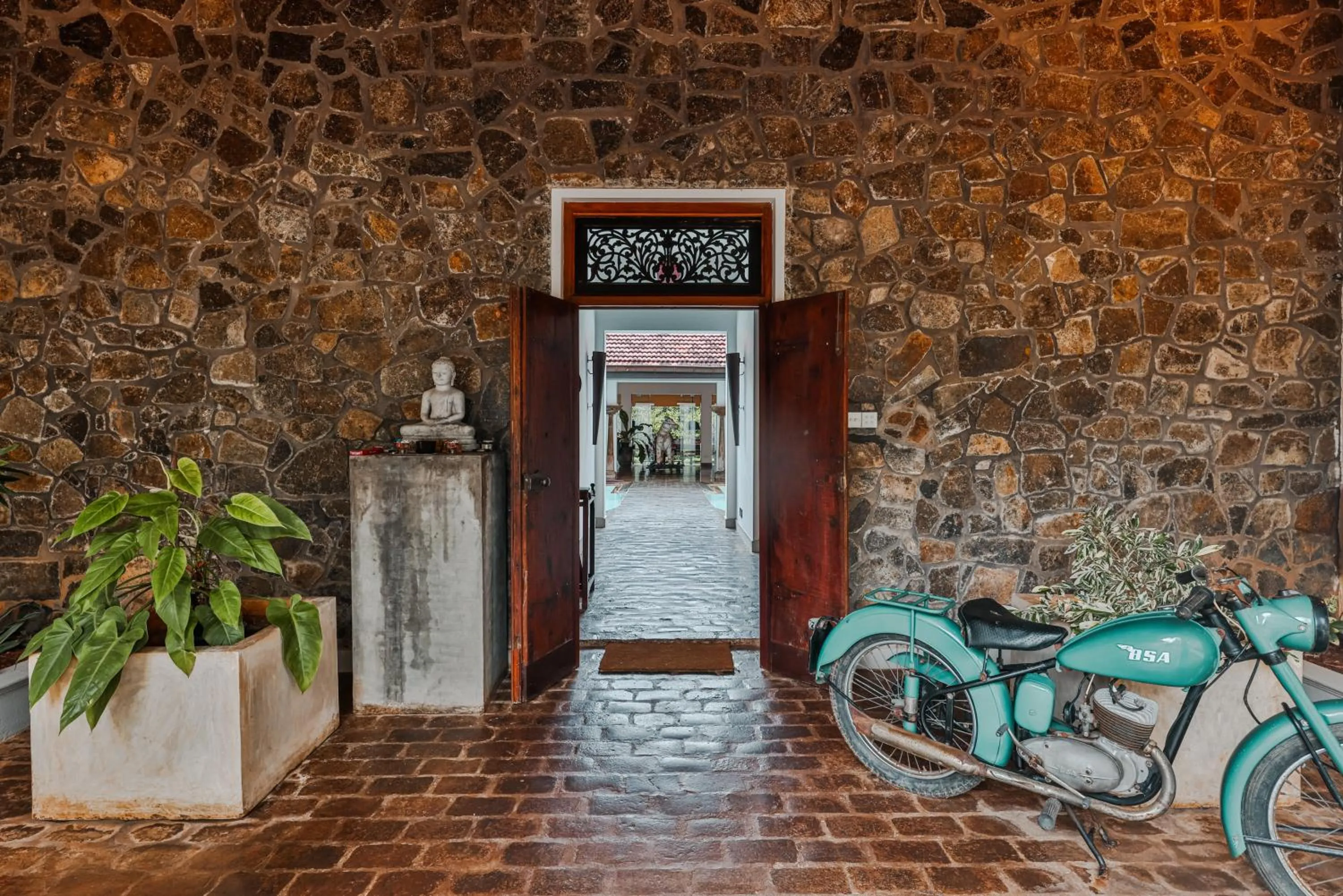 Facade/entrance in Villa Hundira